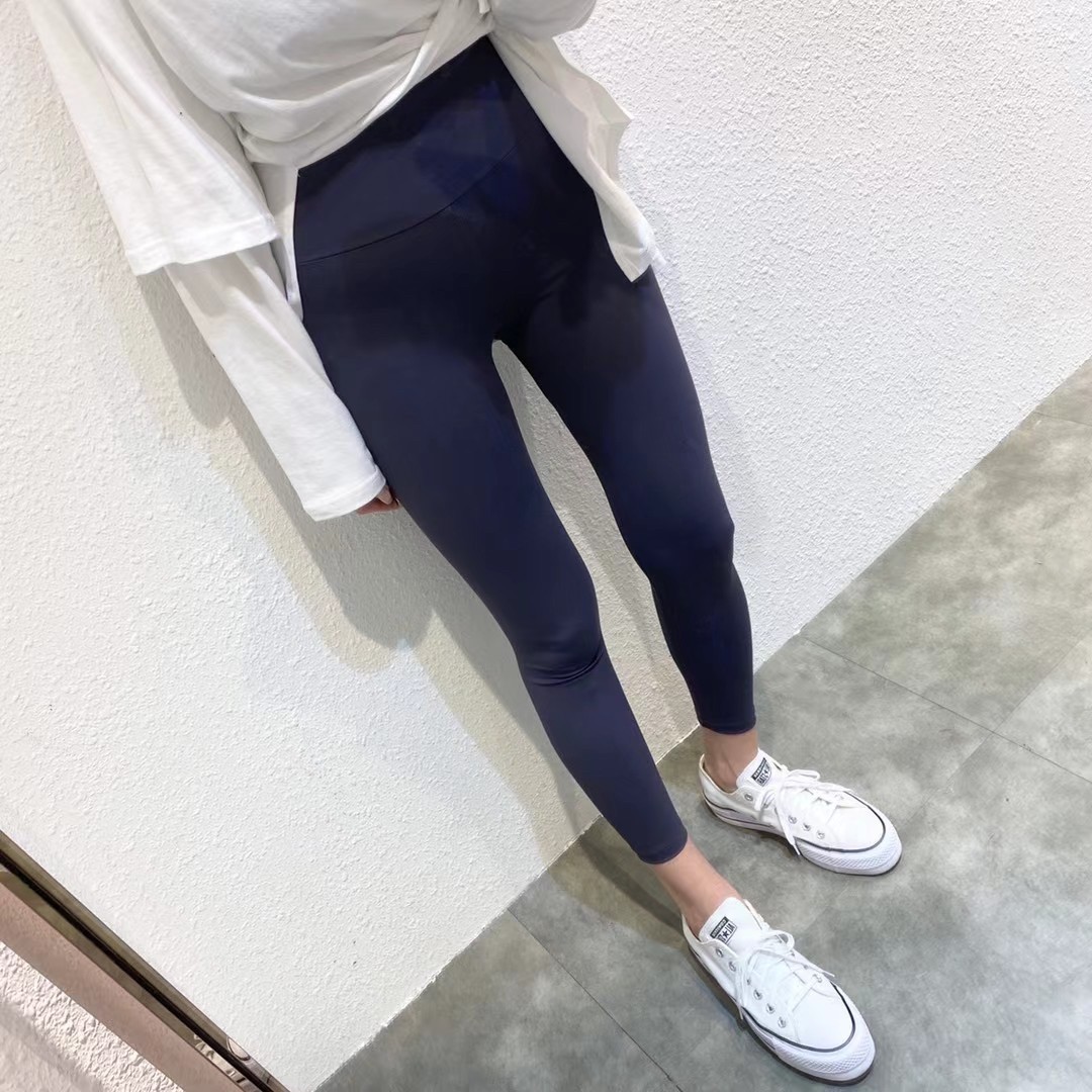 21040116素色緊身內搭長褲