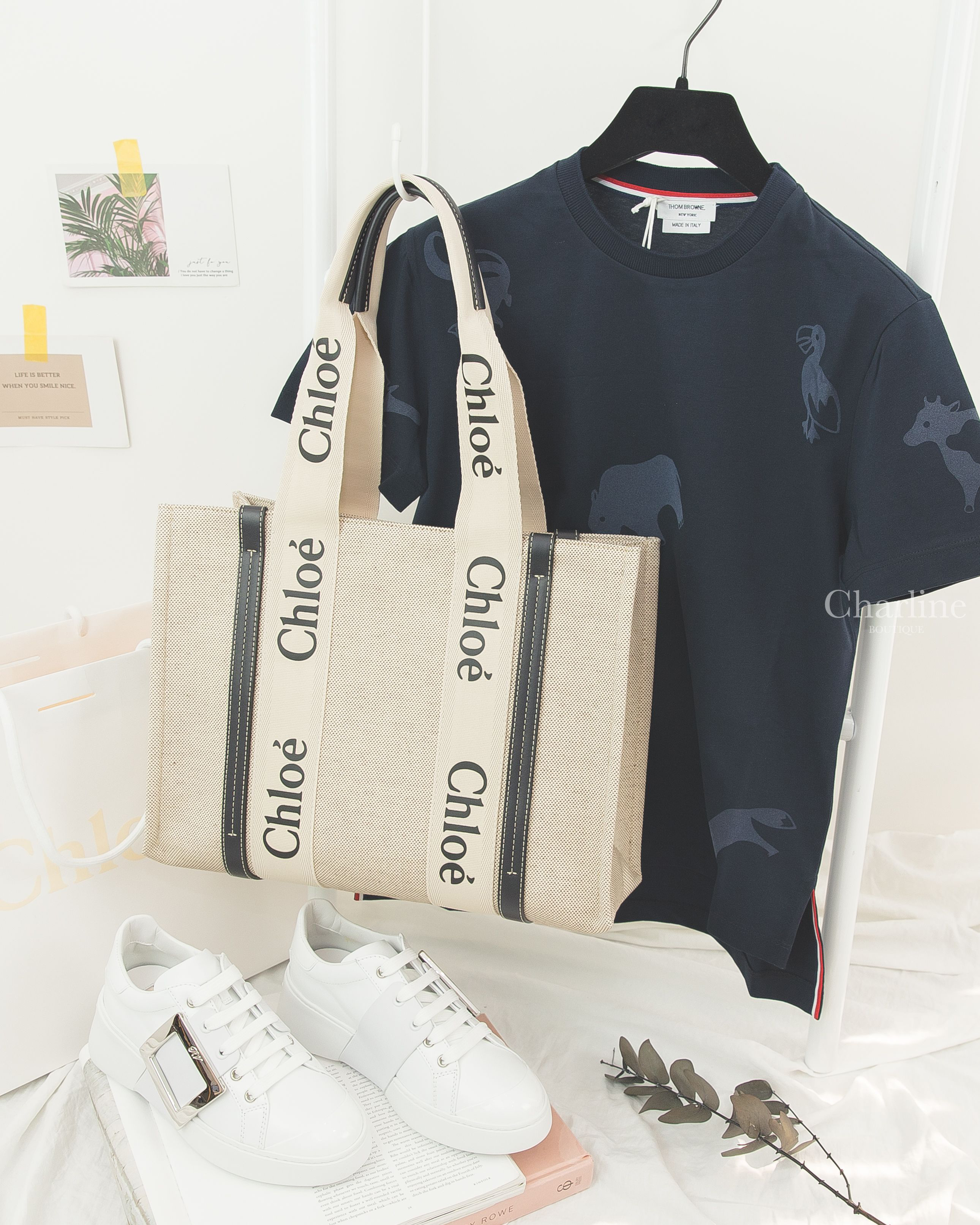 Chloe Medium Woody Tote Bag 米白色帆布拼藍色皮革黑Logo中型提把托特包,Roger Vivier Viv Skate Metal Buckle 白色銀方釦小牛皮運動鞋-Charline Boutique 精品代購