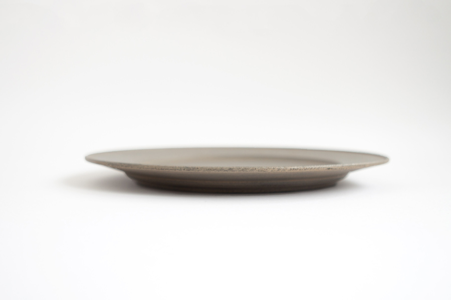 富井貴志-白漆緣皿φ240