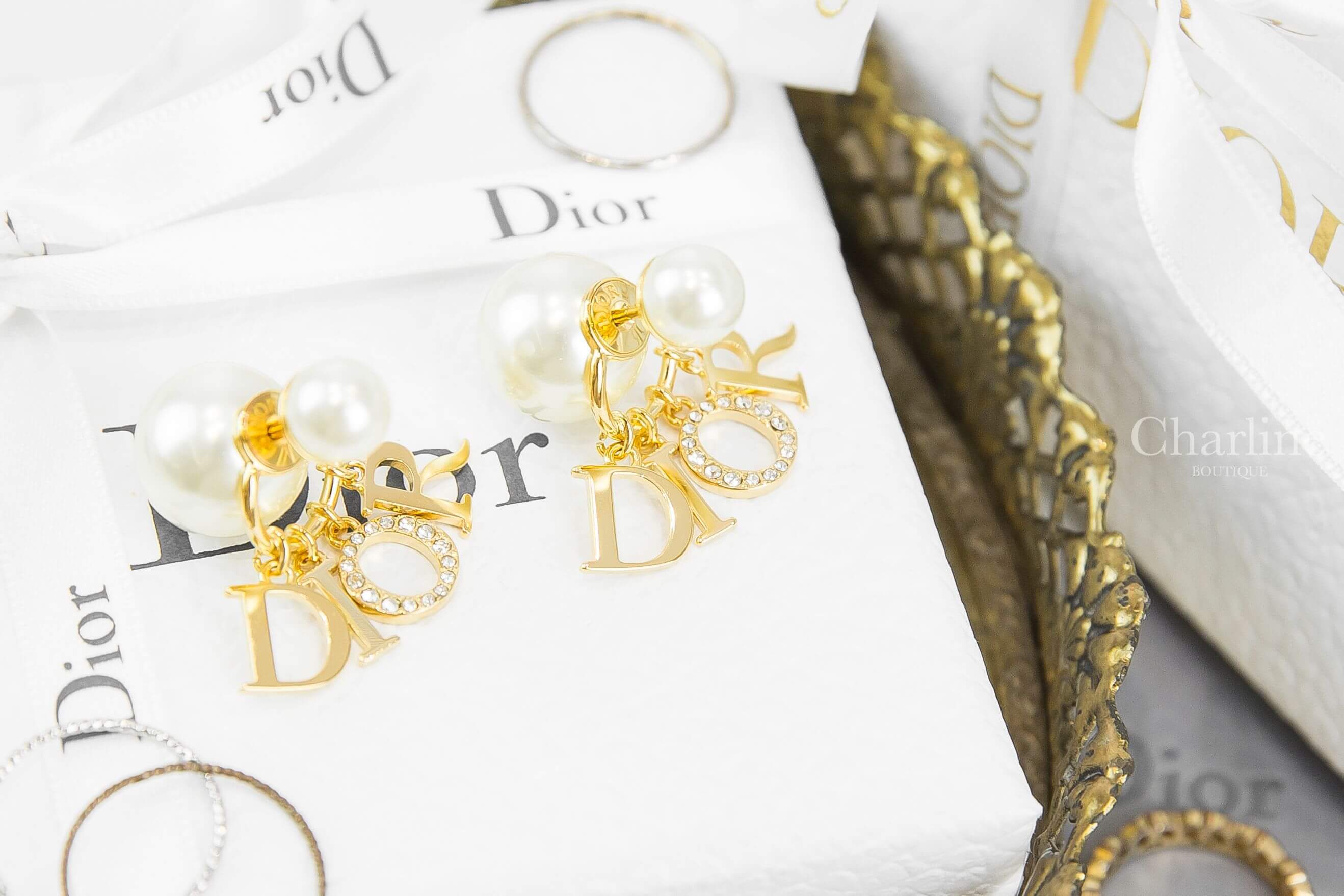 Dior Tribales Earrings 白色大小珍珠金色Dior字母水鑽O垂墜耳環-Charline Boutique 精品代購
