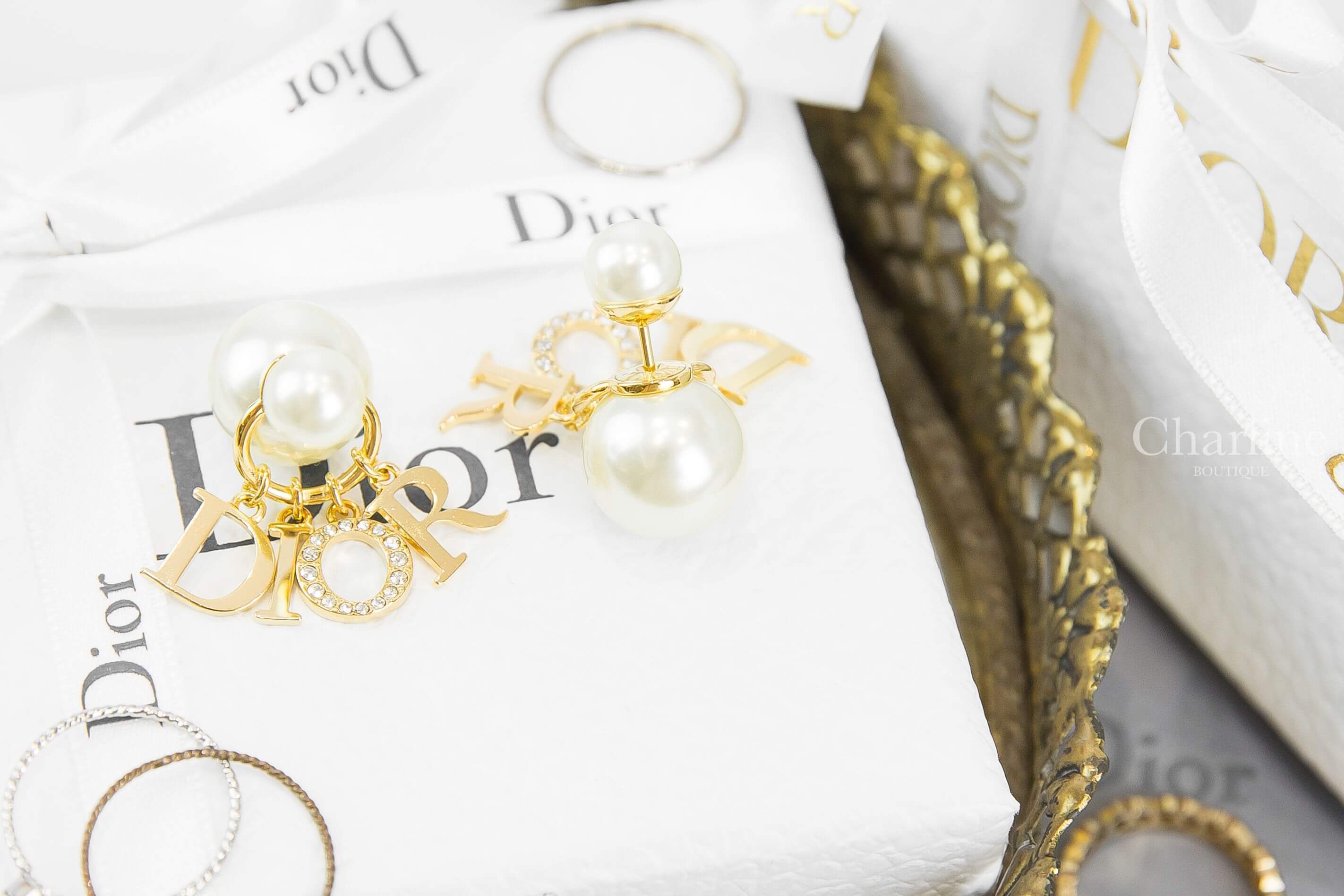 Dior Tribales Earrings 白色大小珍珠金色Dior字母水鑽O垂墜耳環-Charline Boutique 精品代購