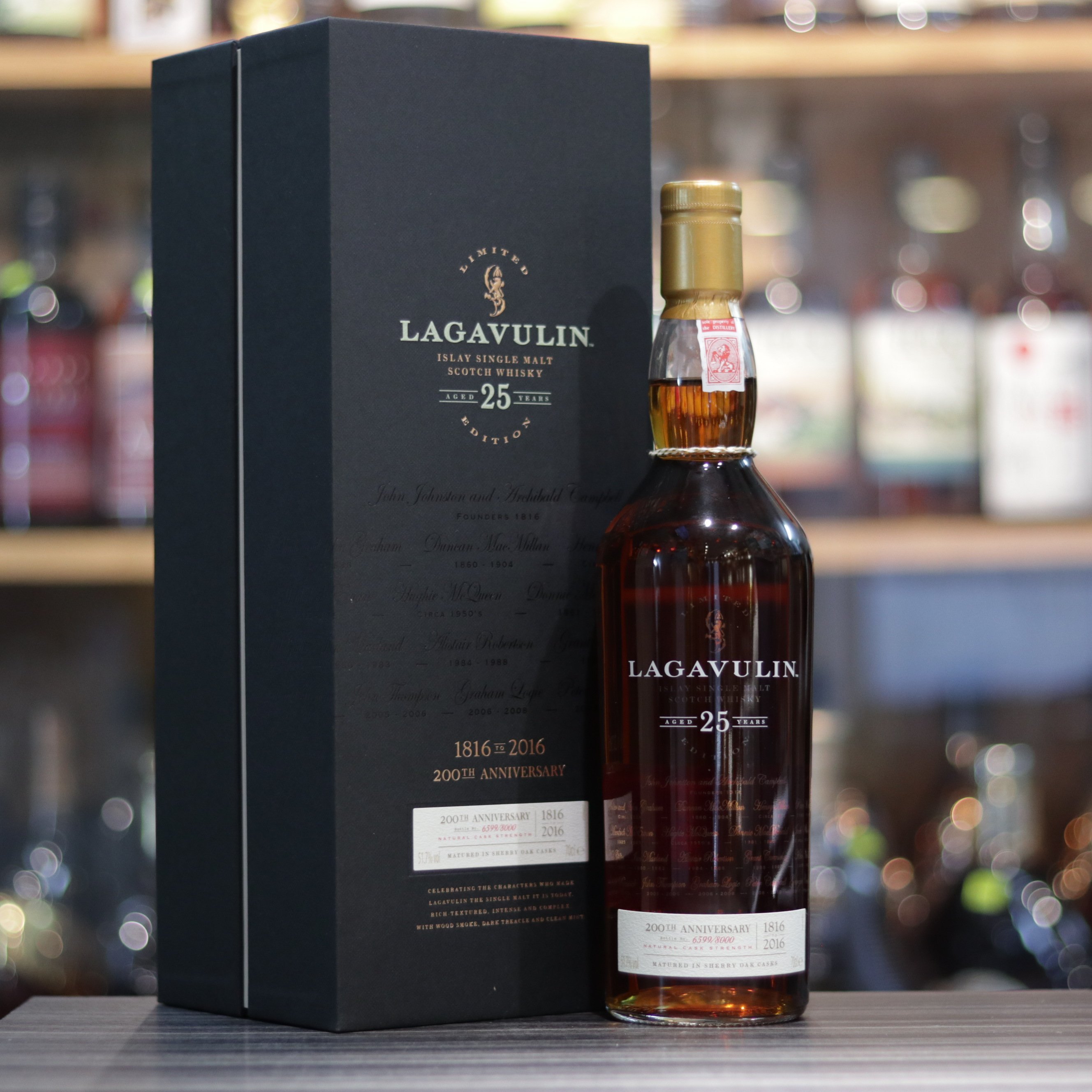 Lagavulin 25 Years 200th Anniversary Single Malt Whisky 51.7%
