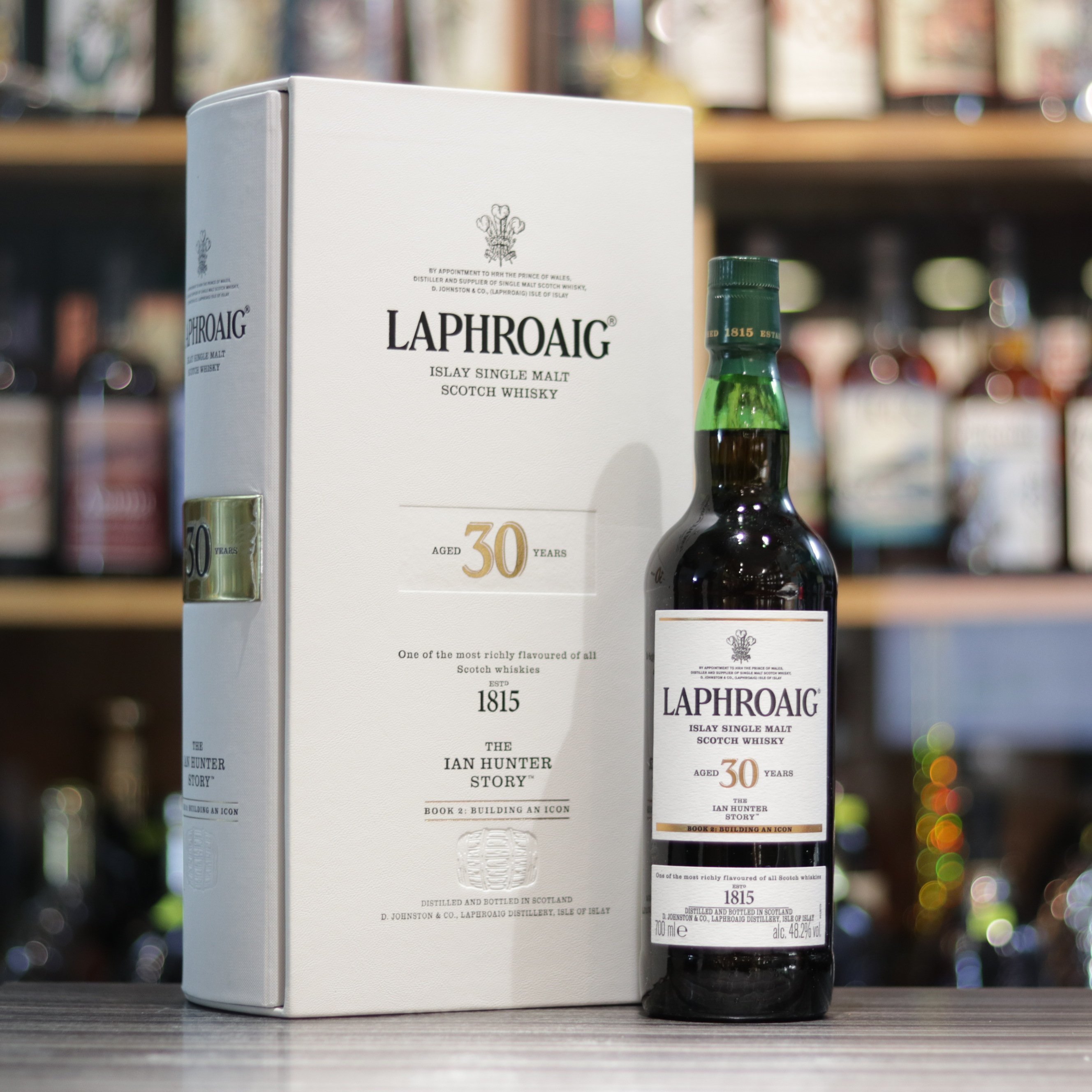 Laphroaig 30年 The Ian Hunter Story Laphroaig 30 Year Old The Ian Hunter Story Book One | The Whisky Shop