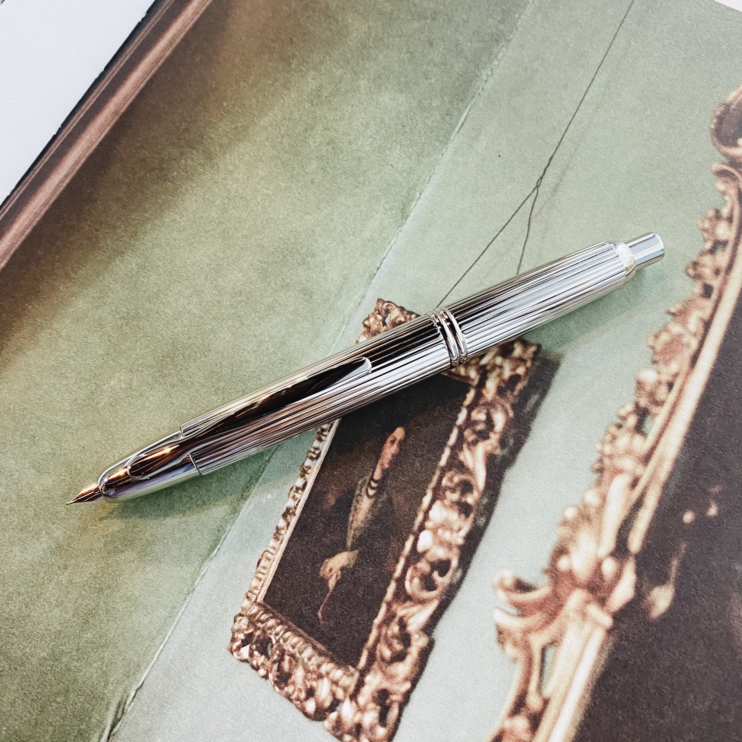 日本百樂 CAPLESS STRIPE 18K 按壓式鋼筆 鍍銠直條紋