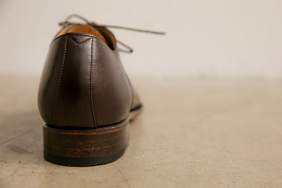 牛津鞋 林果良品 Quarter Brogue 1/4雕花橫飾牛津鞋濃粹咖色 右腳後跟細節展示照