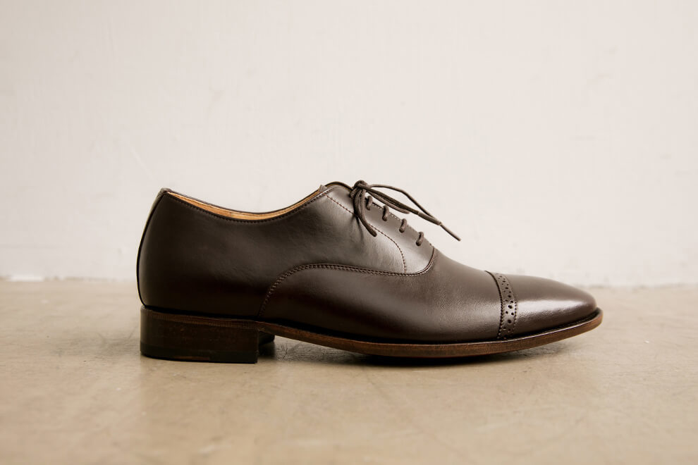 牛津鞋 林果良品 Quarter Brogue 1/4雕花橫飾牛津鞋濃粹咖色 右腳鞋身右側展示照