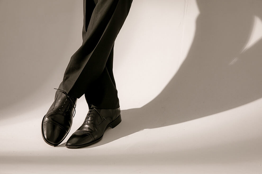 林果良品 Quarter Brogue 1/4雕花橫飾牛津鞋經典黑色 搭配黑色西裝褲