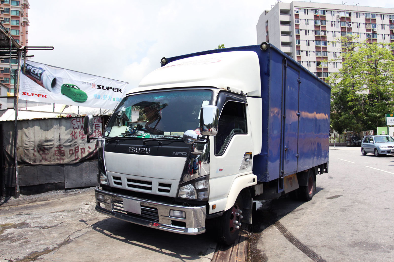 isuzu NPR diesel truck