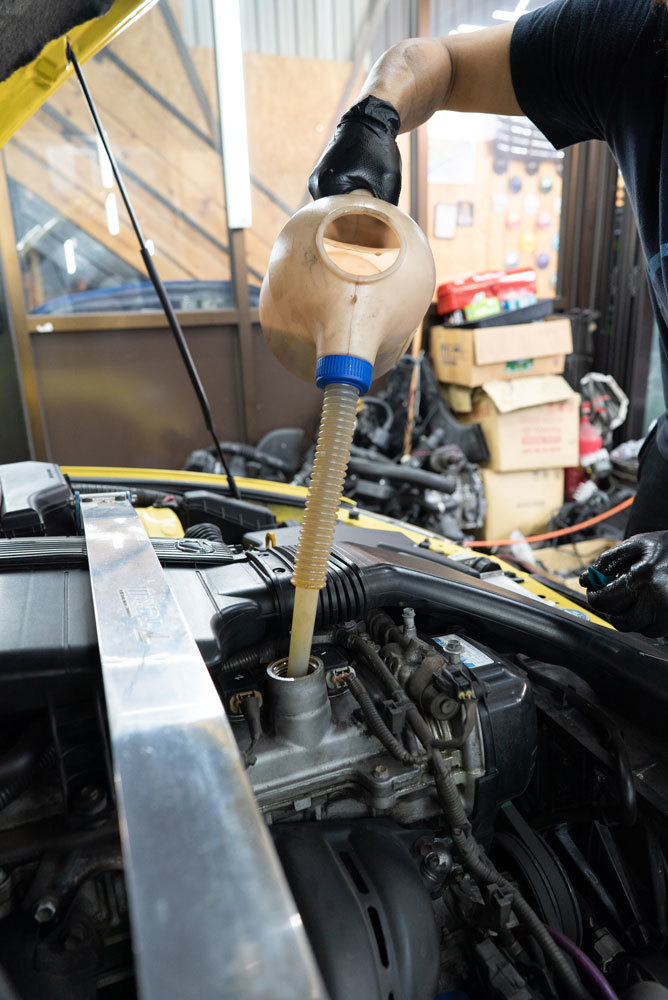 is200 engine oil service