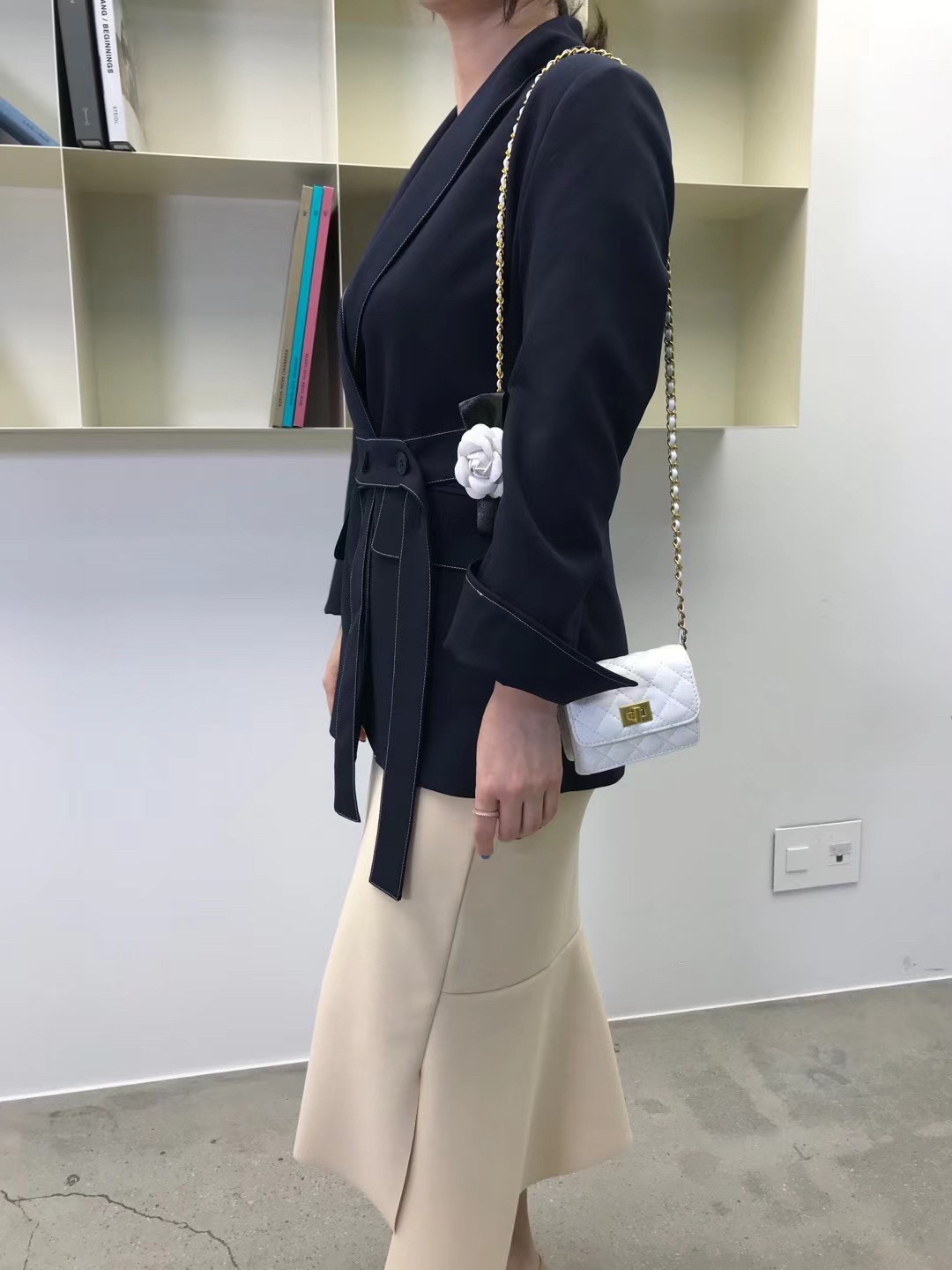 21030243小香風山茶花鏈袋斜背包 白色現貨