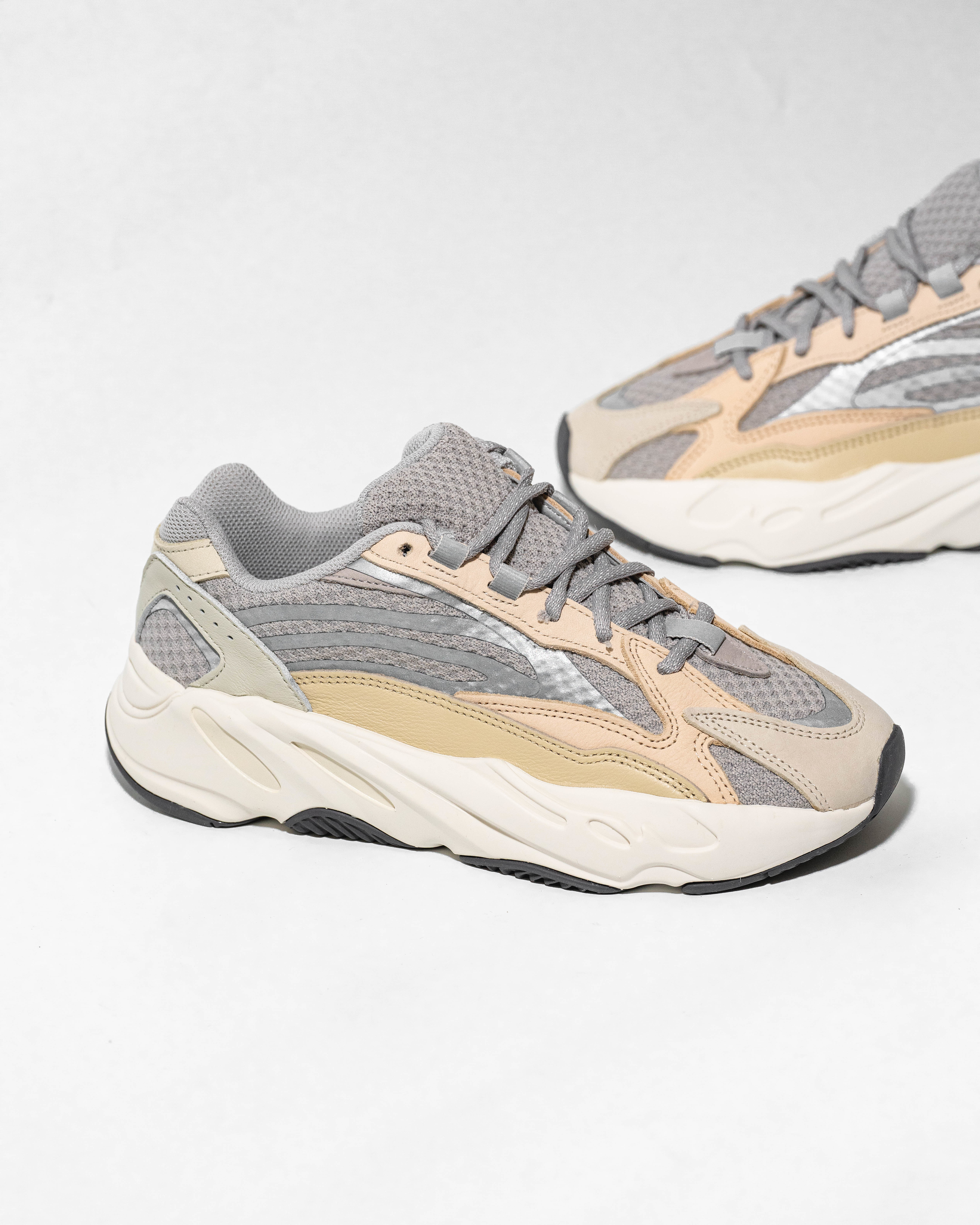 [現貨] Yeezy Boost 700v2 Cream GY7924