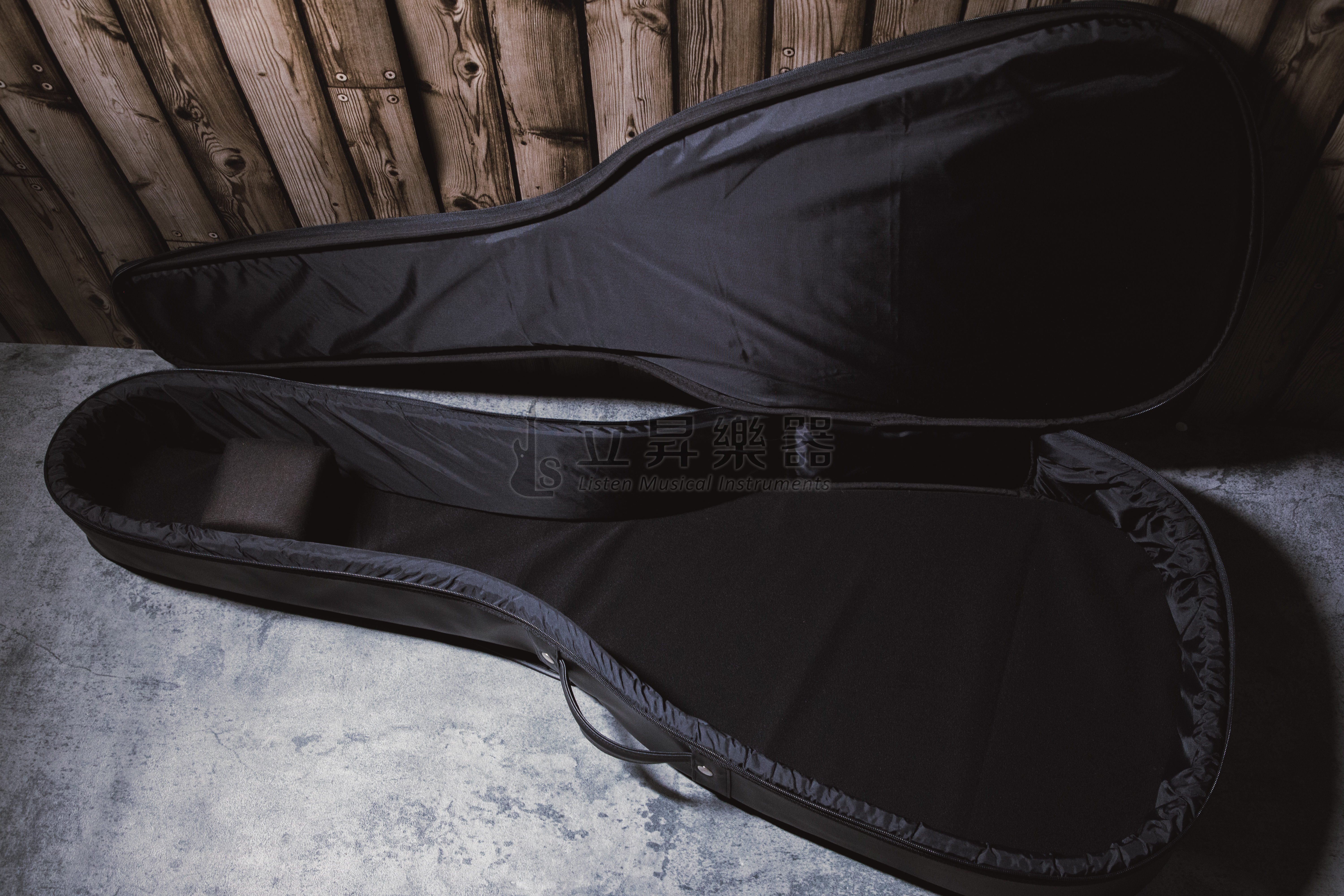 A90 A90 木吉他軟盒 木吉他袋 木吉他軟CASE 黑色 皮革材質【台灣製造】 第 4 張圖片｜三峽吉他 / Bass