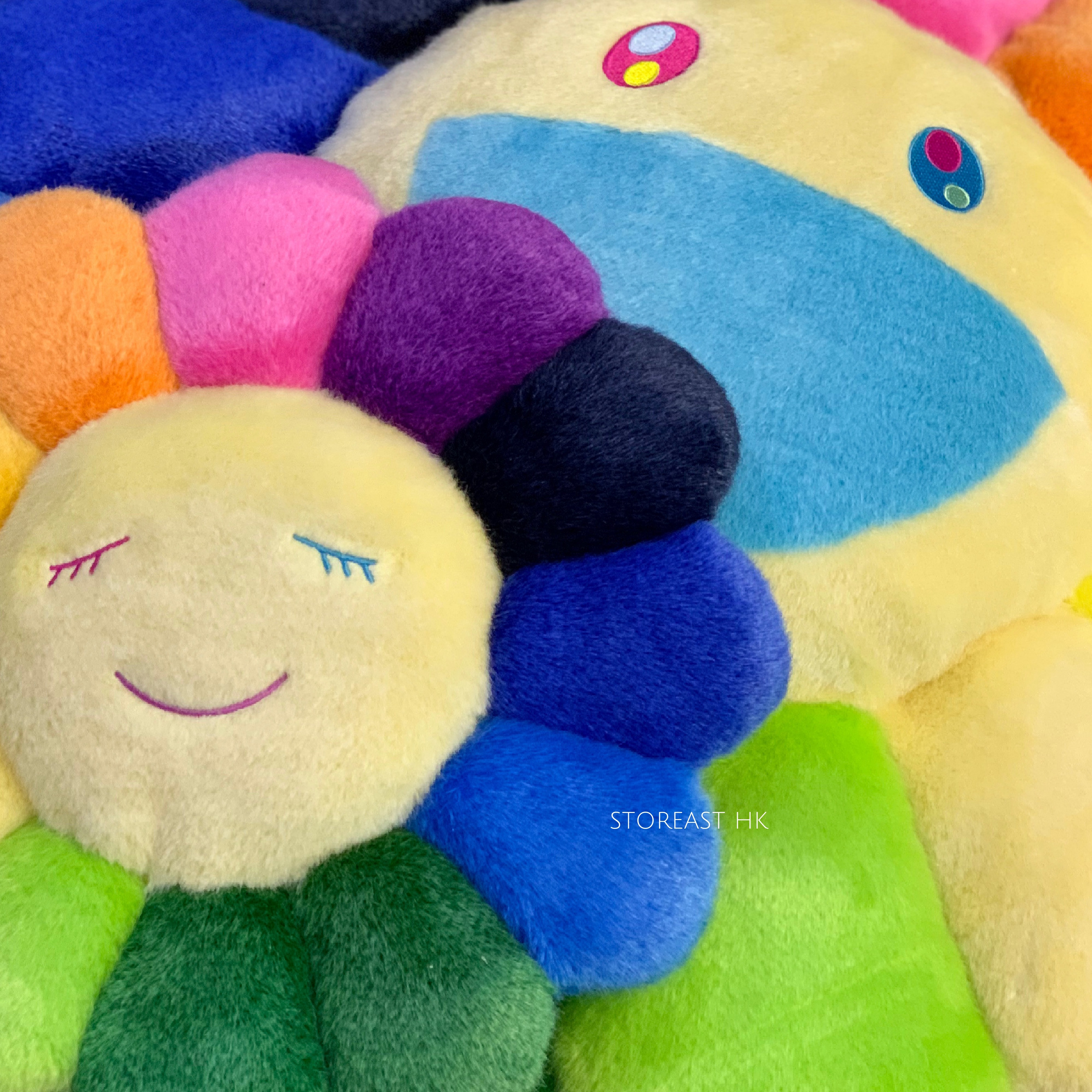 村上隆Takashi Murakami Flower Cushion (Rainbow/White)