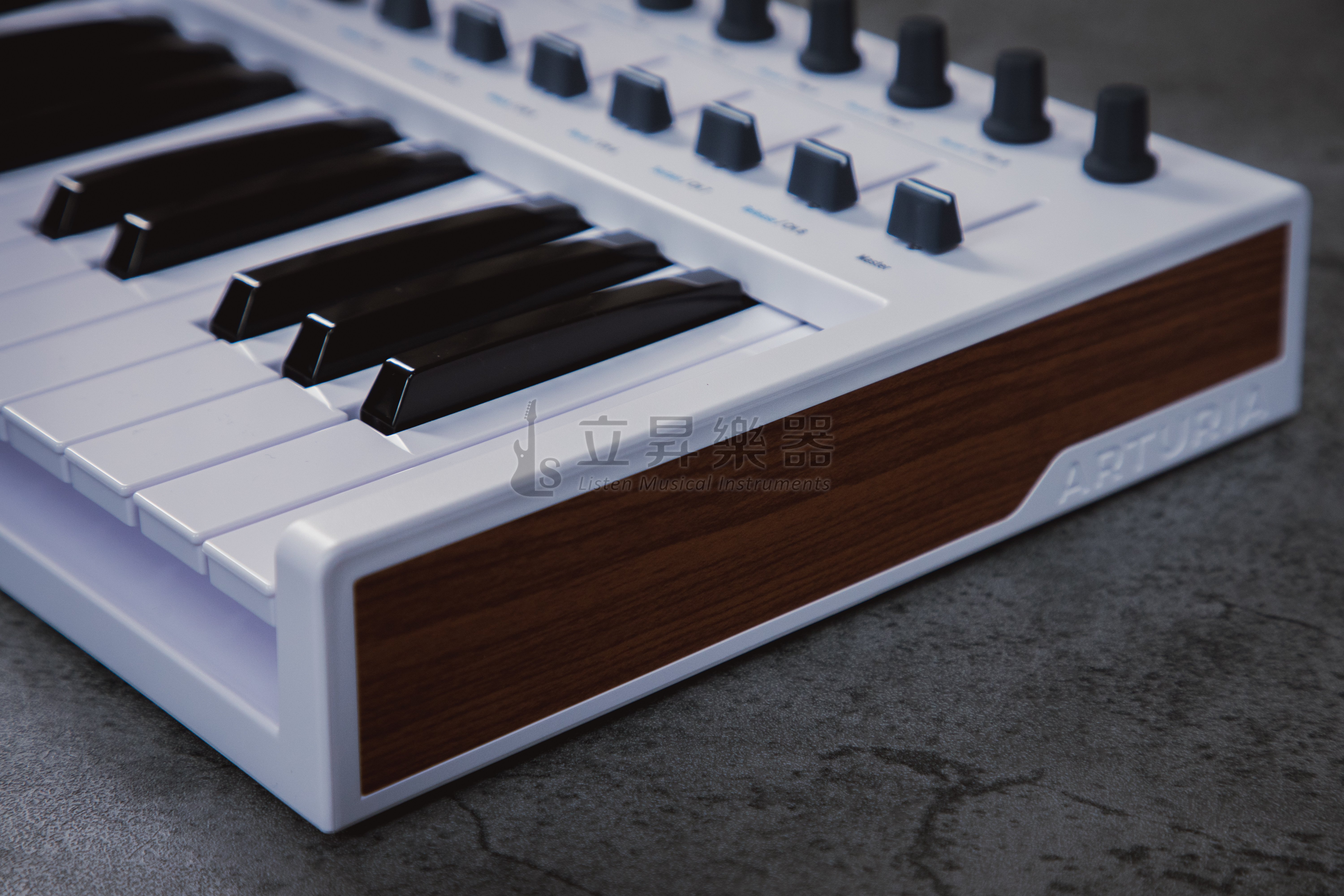 Arturia Arturia keylab essential 49 主控鍵盤 白色 ART-KEYKAB-49-WH 第 5 張圖片｜三峽鍵盤 / 鋼琴