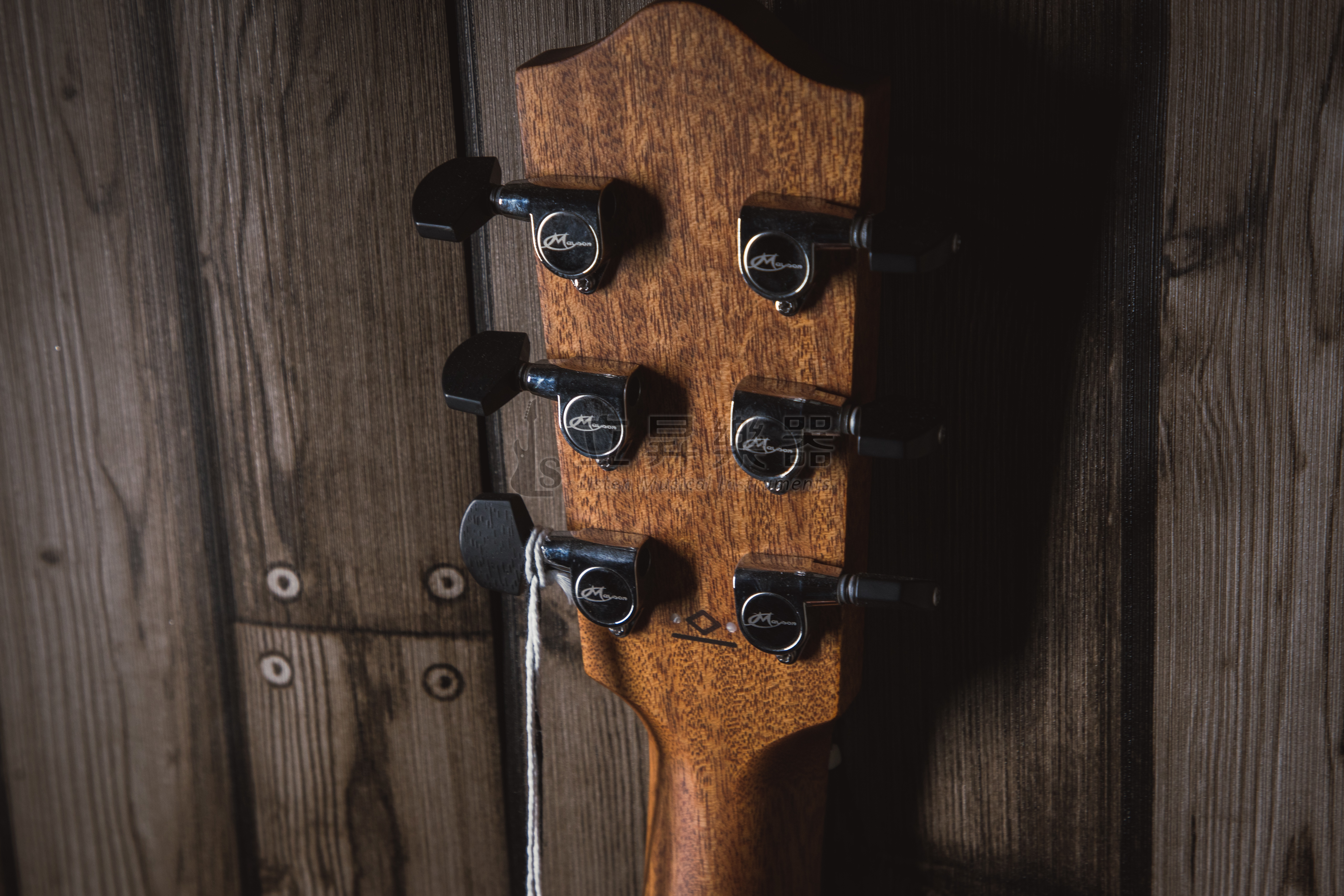 Mayson ALPHA 3 英格曼雲杉木 新款亮面漆 OM桶缺角 面單板木吉他 (附原廠厚袋、配件包) 第 4 張圖片｜三峽吉他 / Bass