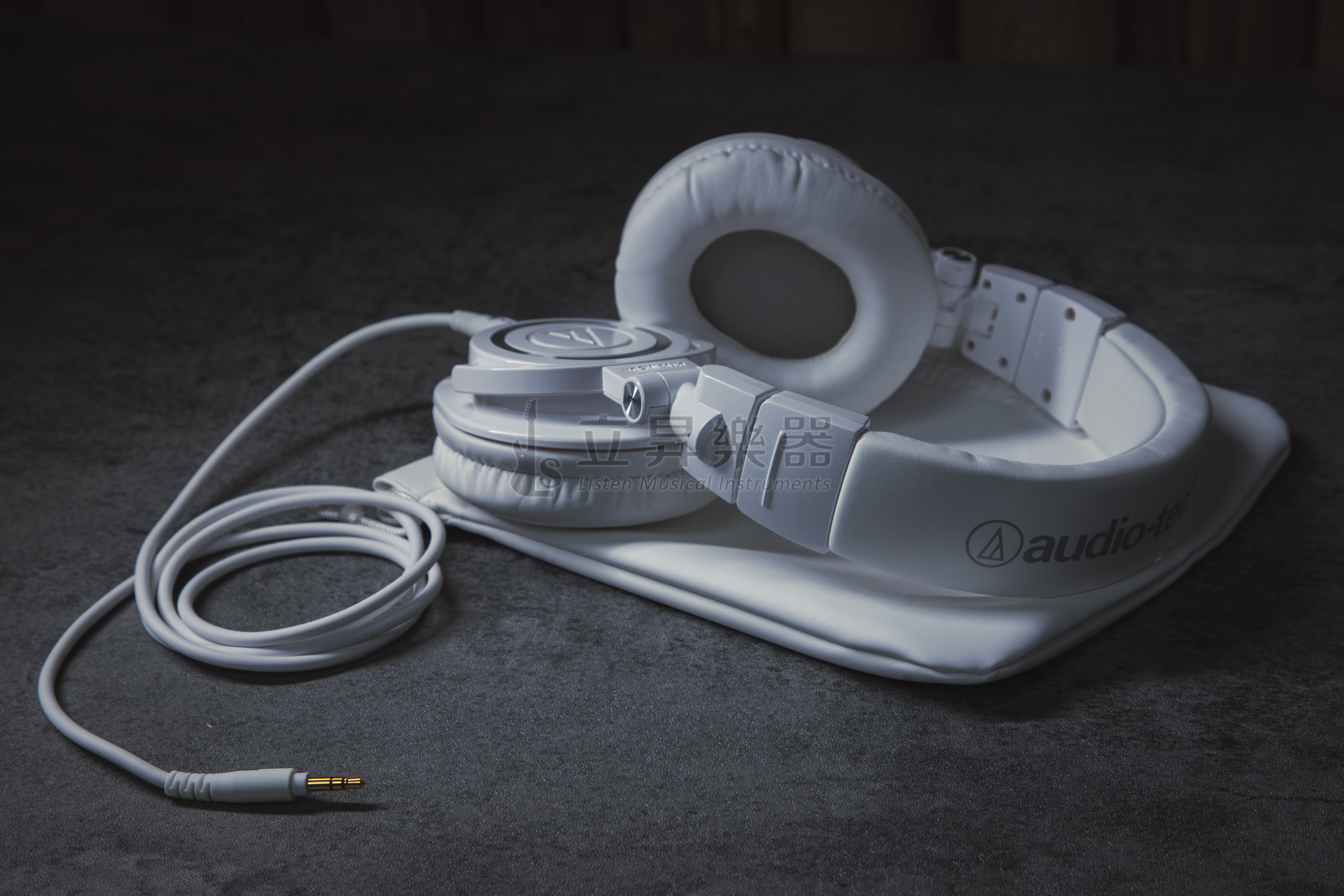 鐵三角 audio-technica ATH-M50x WH M50 專業監聽耳罩式耳機 (白色)