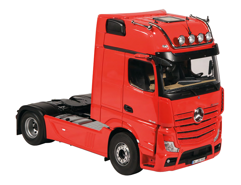1/18 NZG Mercedes Benz Actros 4x2 GigaSpace/camera (Red) (992/10)