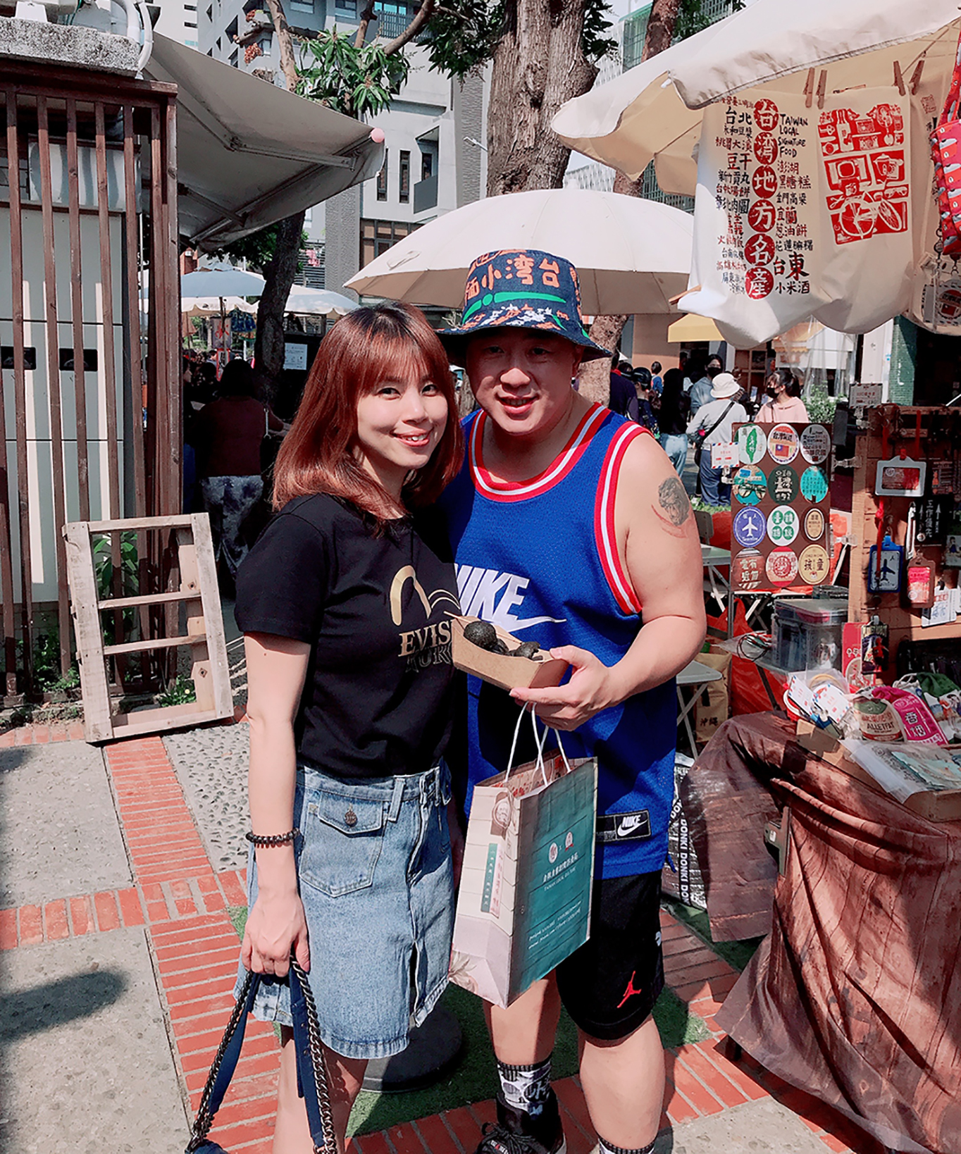 <img src="fun-with-fans.jpeg" alt="fun-with-fans">