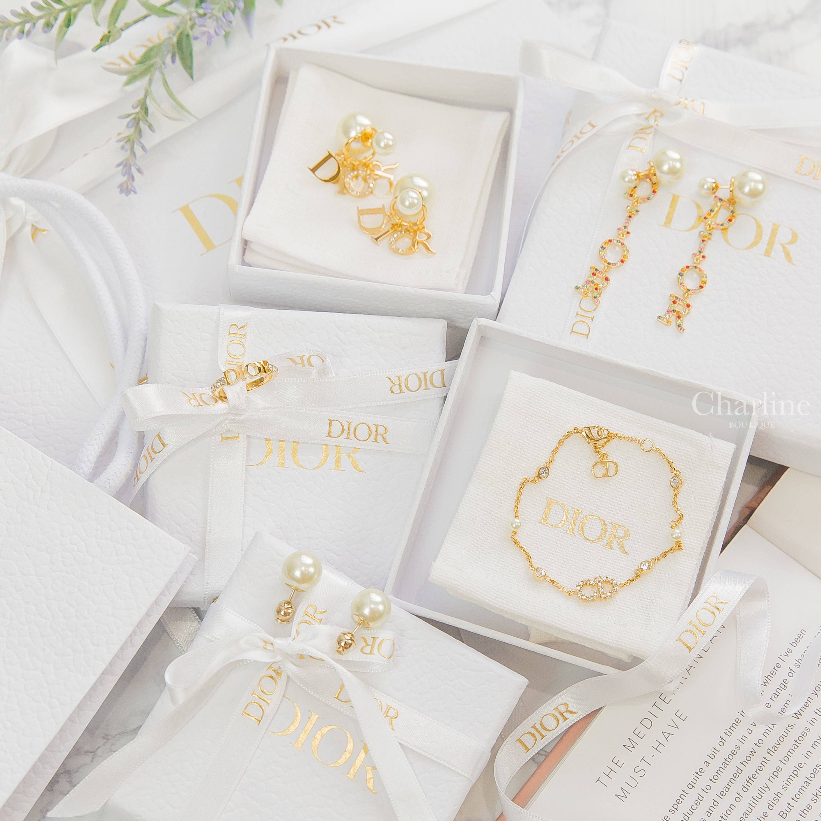 Dior Earrings 白色珍珠金色Dior垂墜耳環,白色珍珠金色CD小珠耳環,白色珍珠彩色水鑽字母垂墜耳環,Dior Bracelet 金色水鑽CD珍珠手鏈,Dior Ring 金色Dior水鑽戒指-Charline Boutique 精品代購