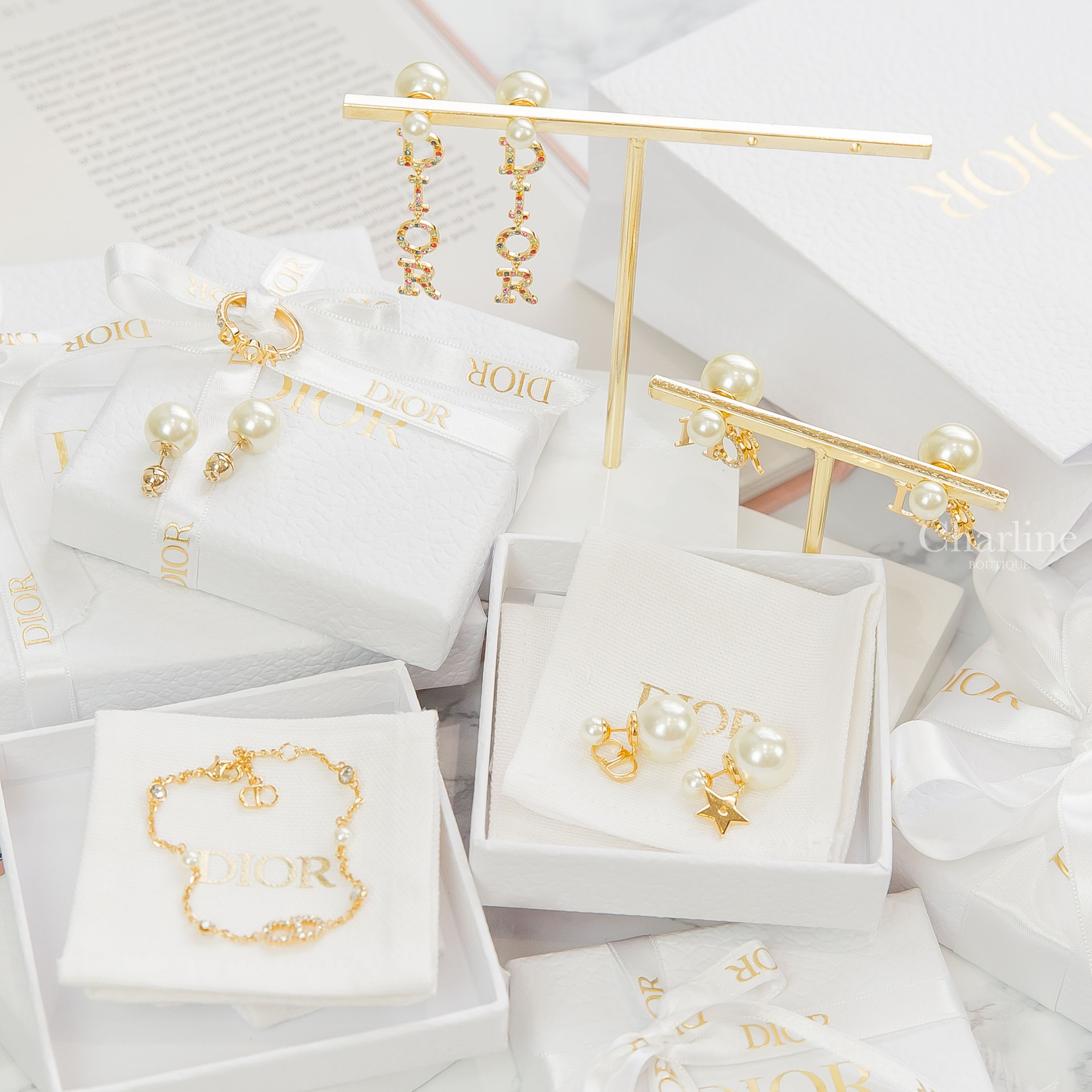 Dior Earrings 白色珍珠字母耳環,白色珍珠CD小珠耳環,珍珠彩色水鑽字母耳環,珍珠金星星CD耳環,Dior Bracelet 金色水鑽CD珍珠手鏈,Dior Ring 金色水鑽戒指-Charline Boutique 精品代購