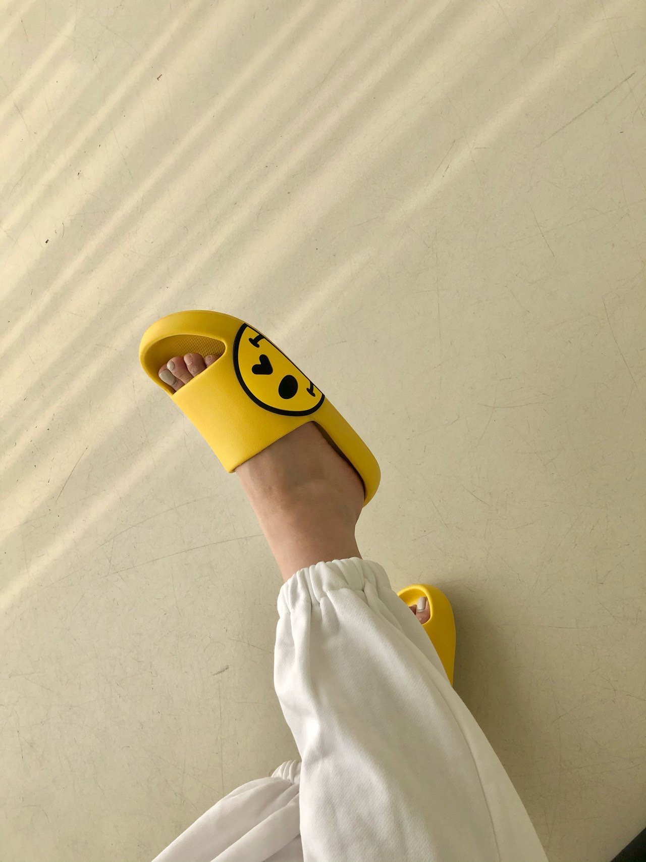 21040173微笑小精靈拖鞋