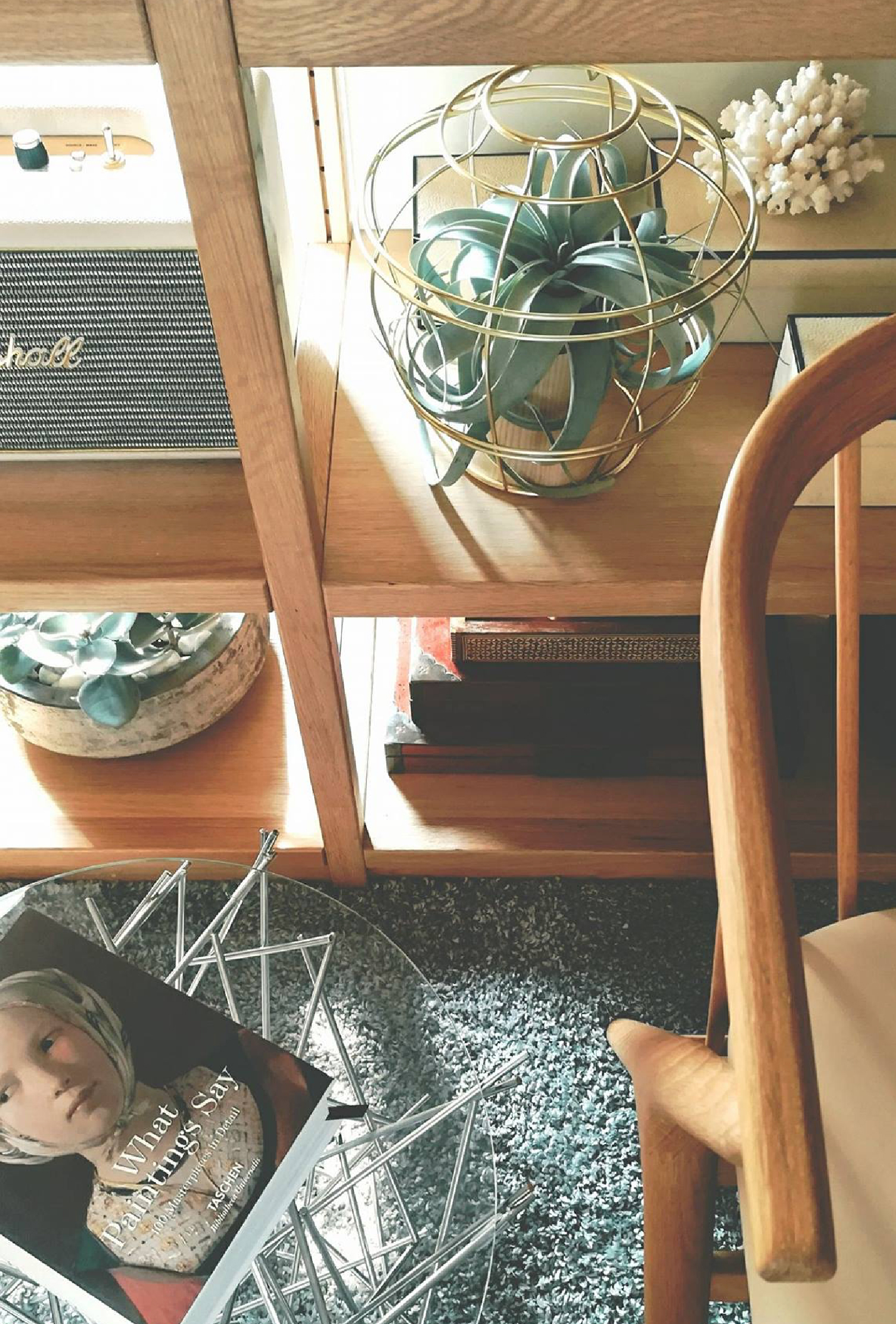 上下花器金色與多肉植物