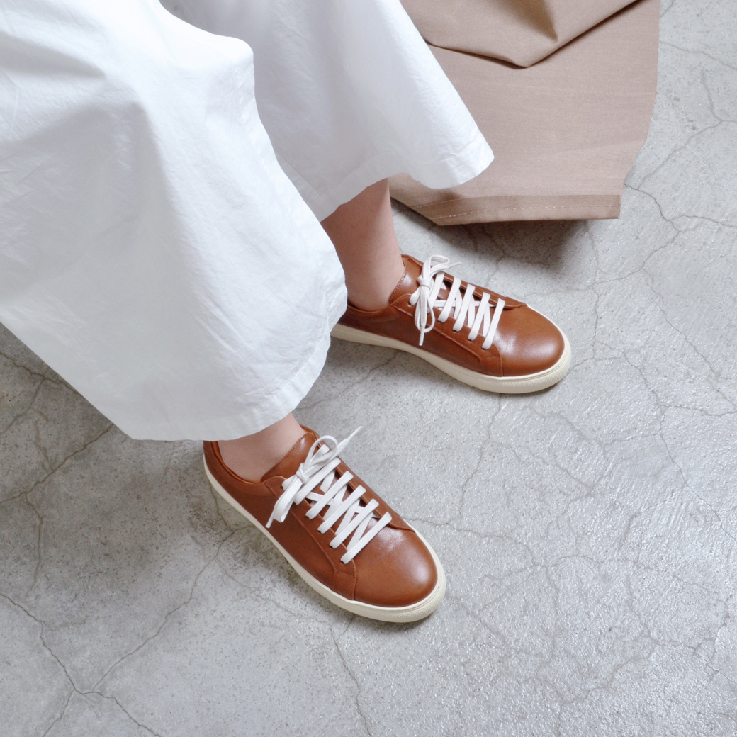 198 質感咖啡 小白鞋