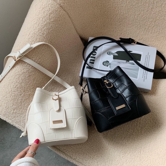 質感鱷魚壓紋水桶包/二色