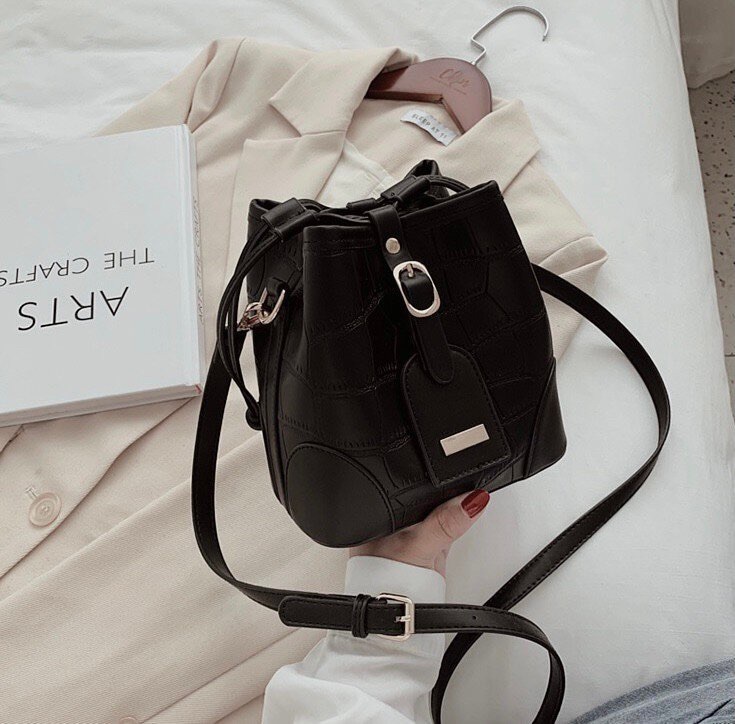 質感鱷魚壓紋水桶包/二色