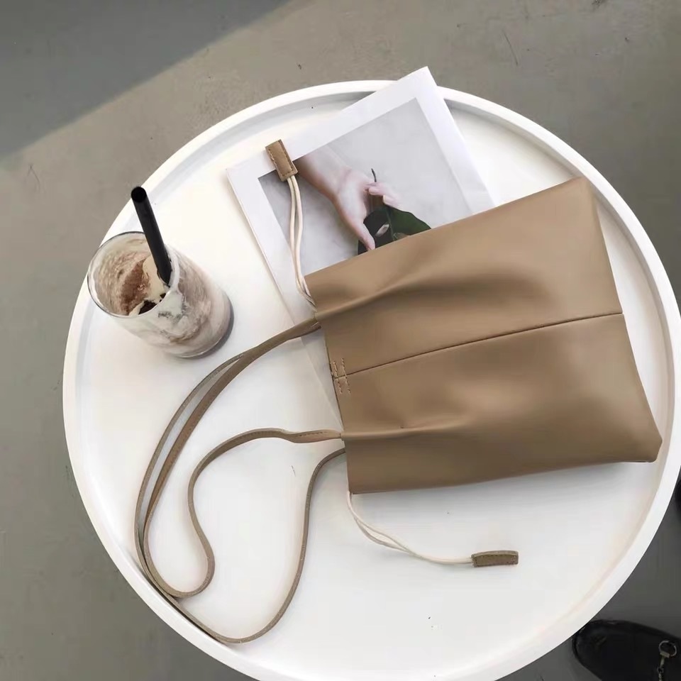 簡約軟皮肩背包/兩色