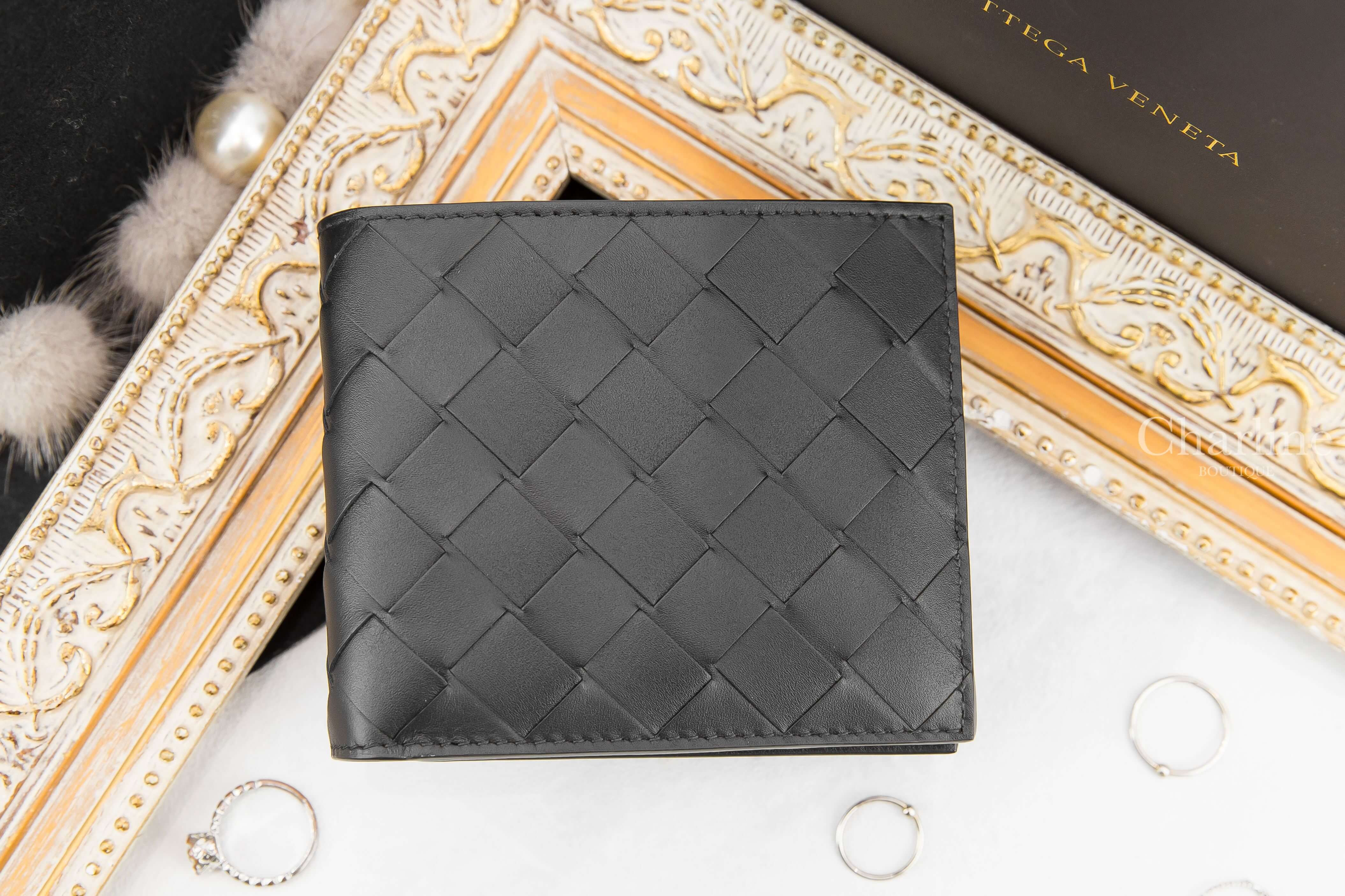 Bottega Veneta Bi-Fold Wallet 黑色大格子編織8卡短夾-Charline Boutique 精品代購