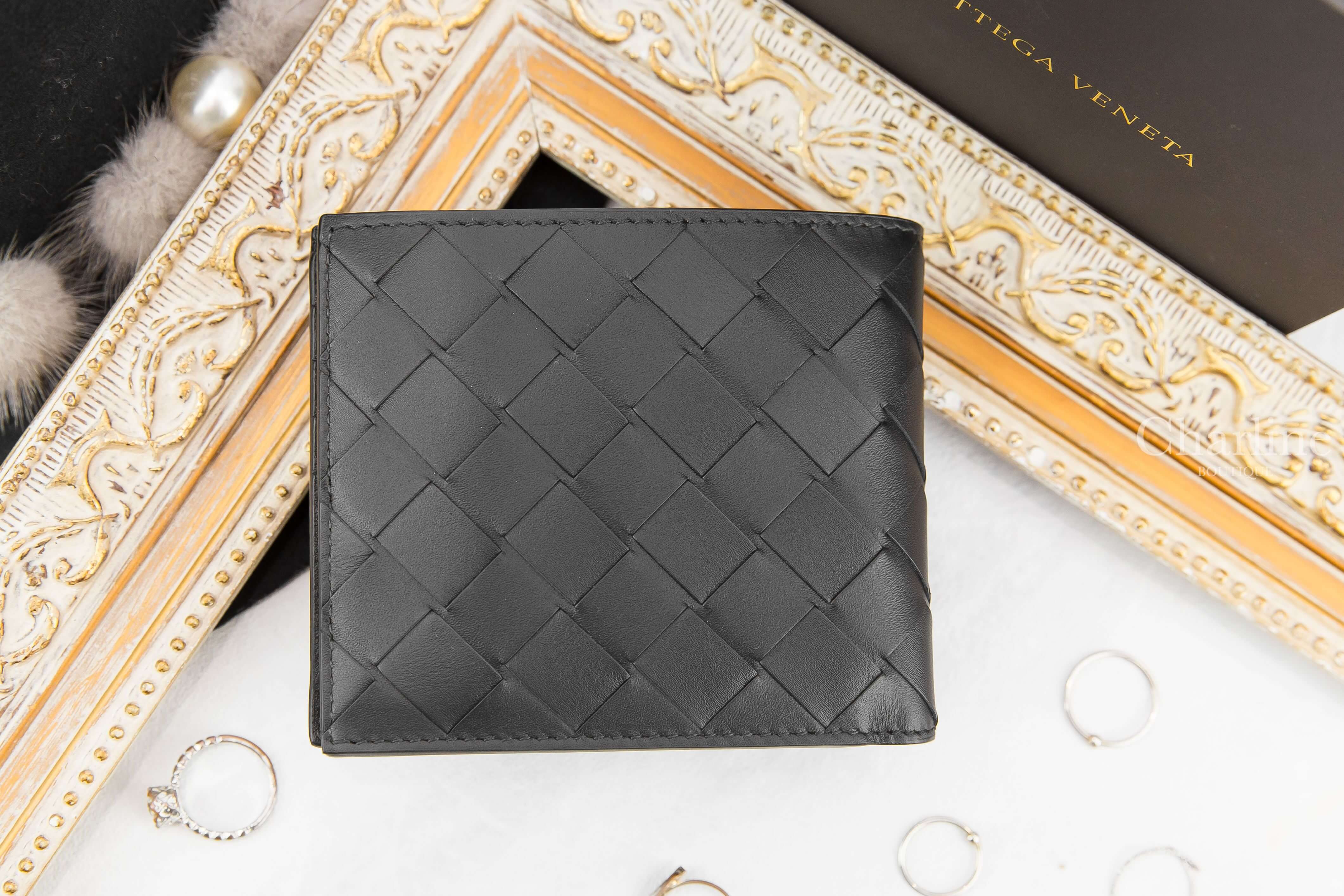 Bottega Veneta Bi-Fold Wallet 黑色大格子編織8卡短夾-Charline Boutique 精品代購
