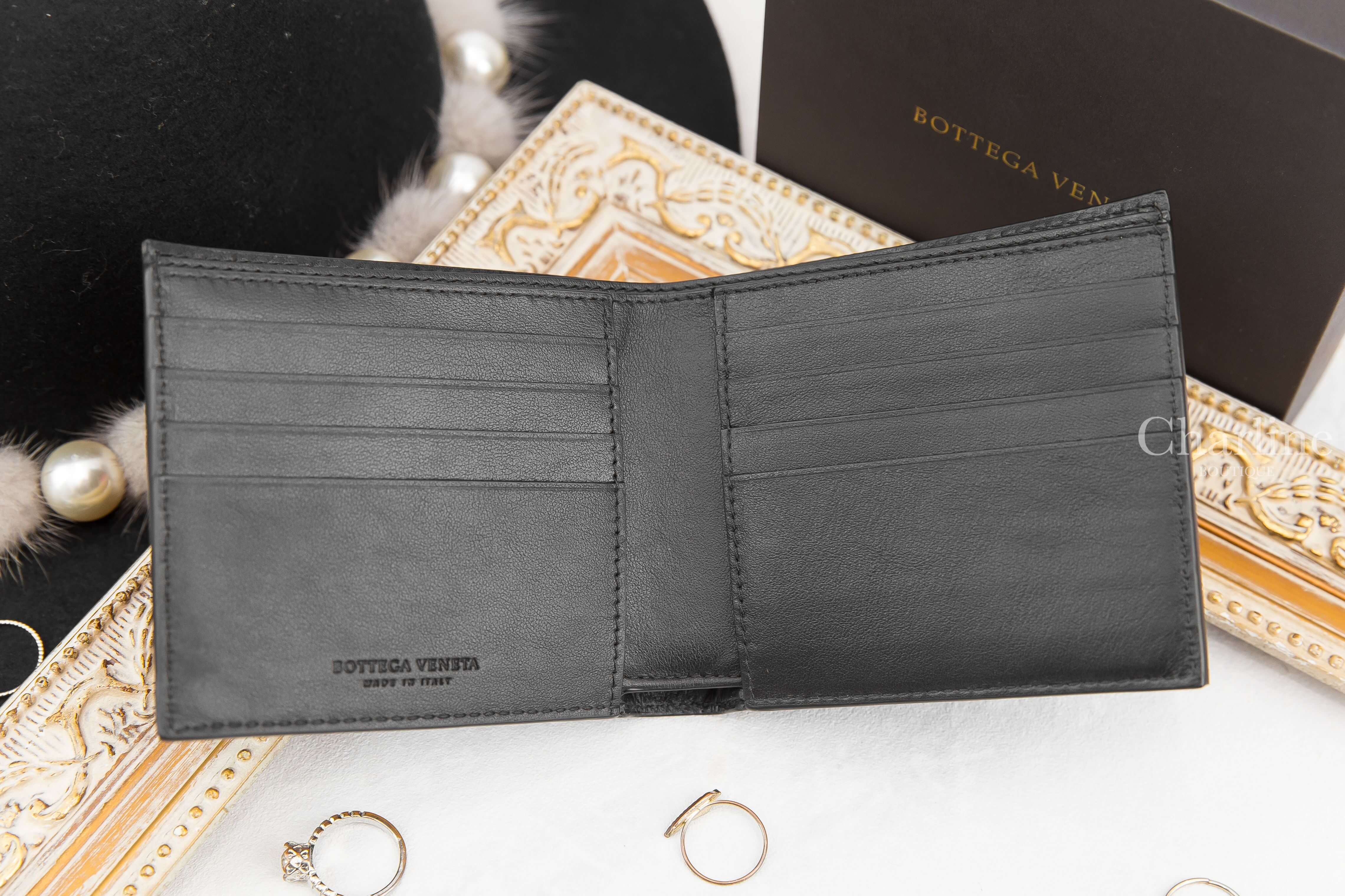Bottega Veneta Bi-Fold Wallet 黑色大格子編織8卡短夾-Charline Boutique 精品代購