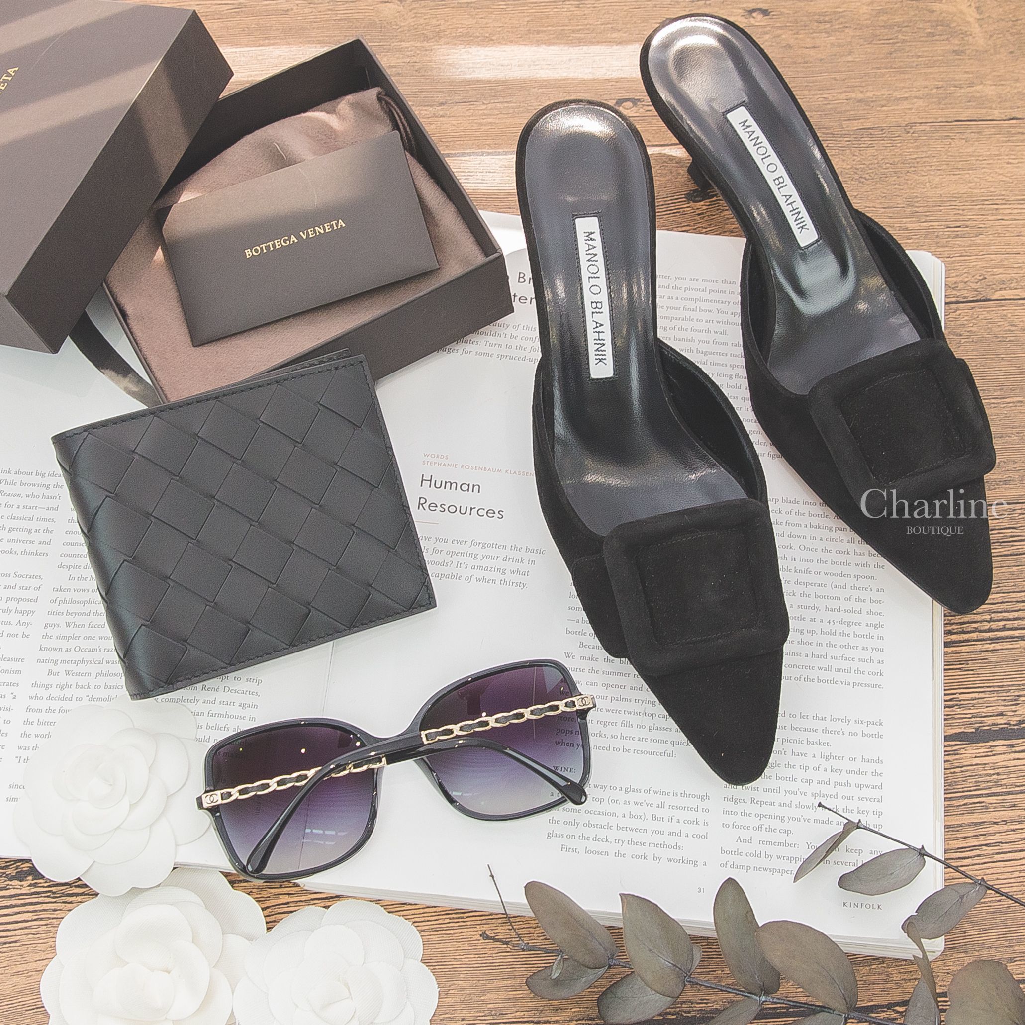 Bottega Veneta Bi-Fold Wallet 黑色大格子編織8卡短夾,Chanel Sunglasses 黑色黑框側邊皮穿金鍊太陽眼鏡,Manolo Blahnik 黑色方釦麂皮穆勒鞋-Charline Boutique 精品代購