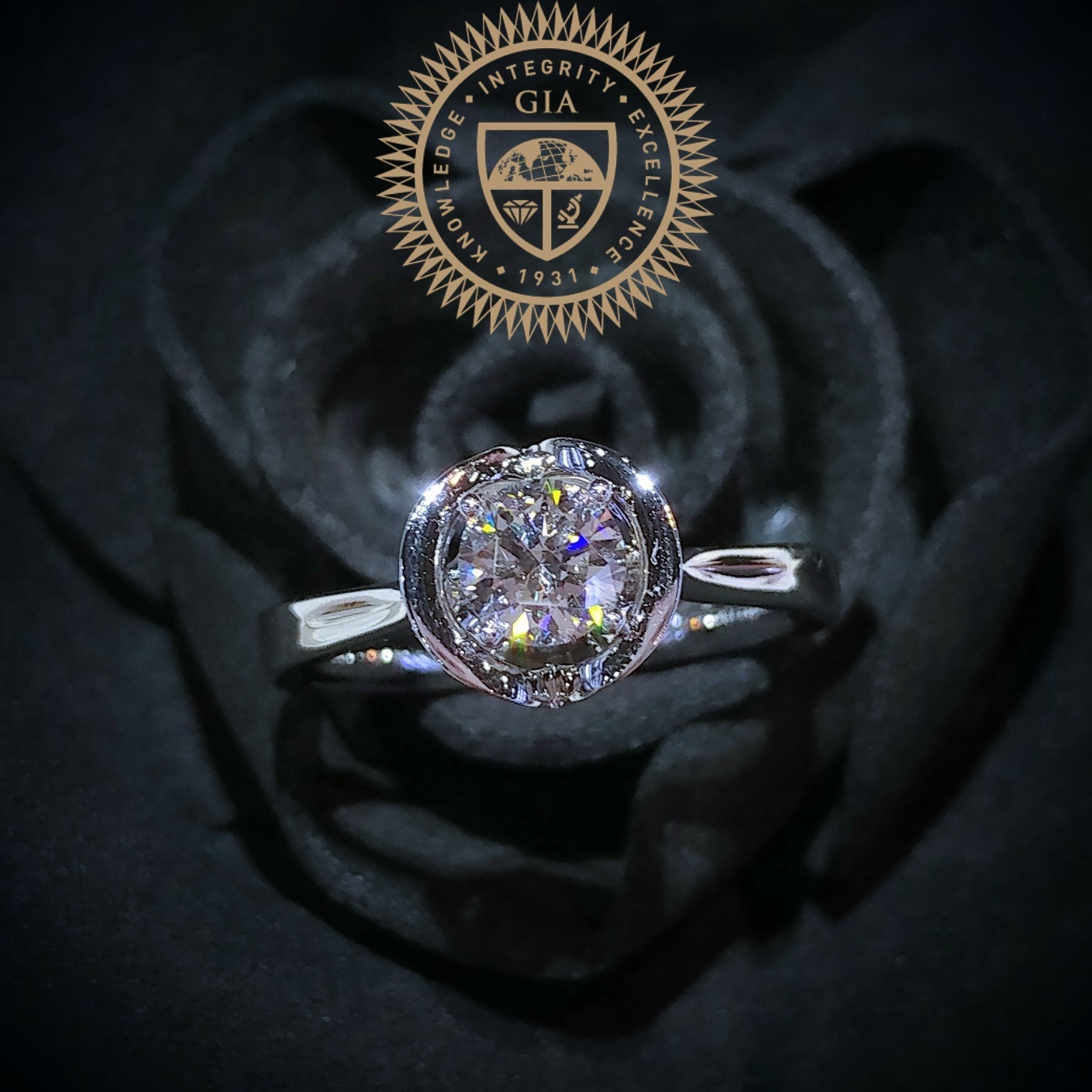 全新18K白金【單粒51份鑽石】配小鑽共65份4爪戒指