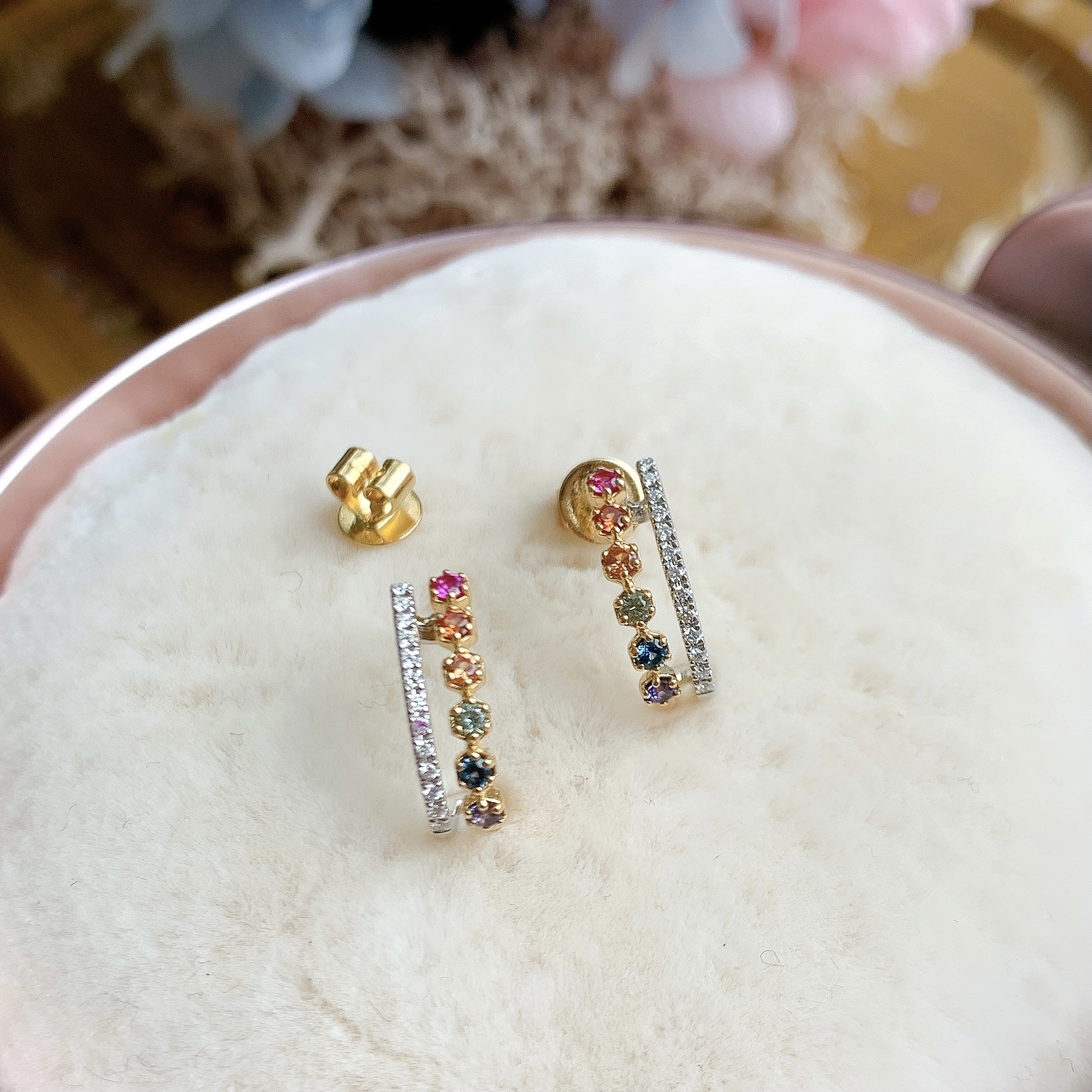 18K金彩虹藍寶石鑽石耳釘-B