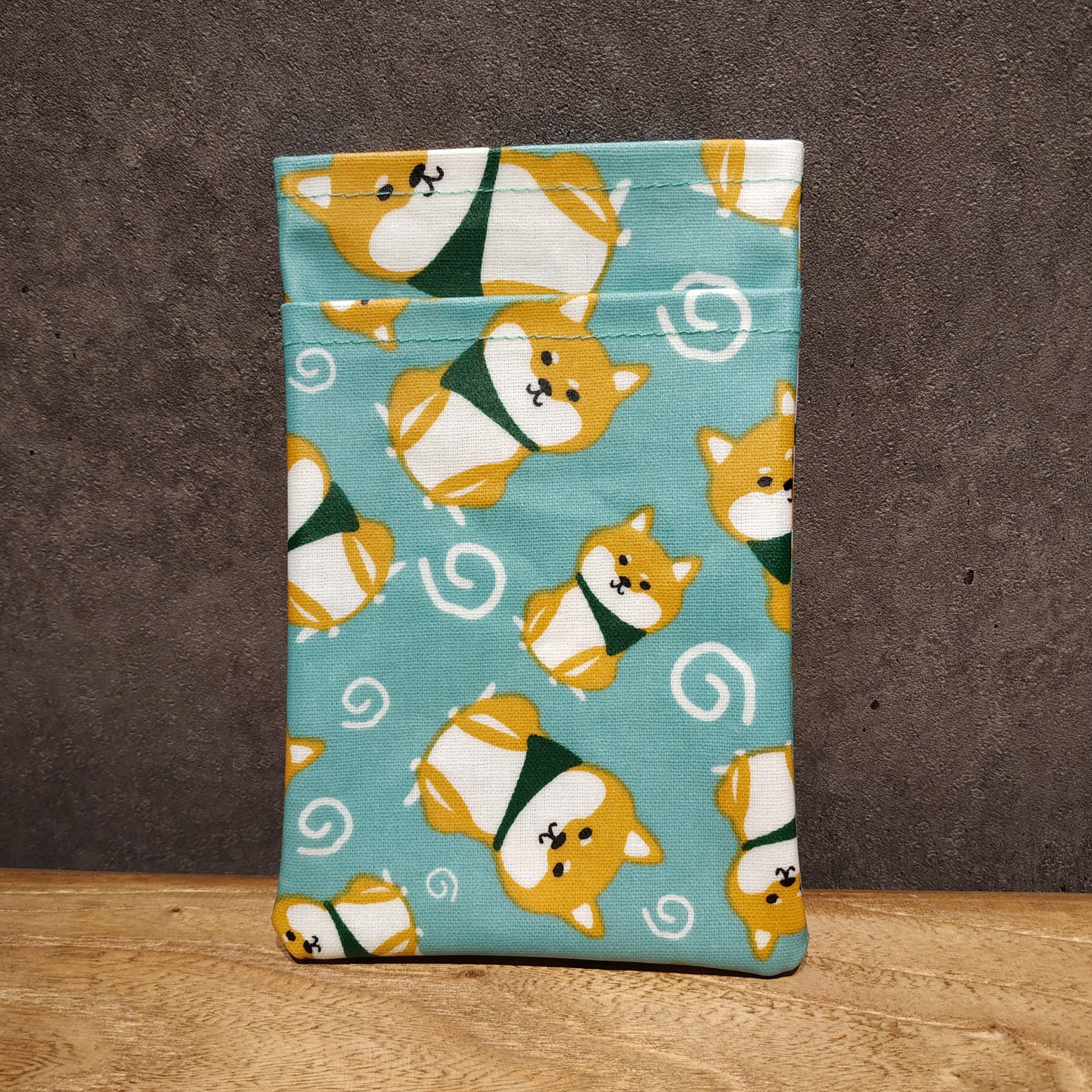 [現貨] 台灣手工防水布筆袋 - 黃色柴犬 (湖水綠)