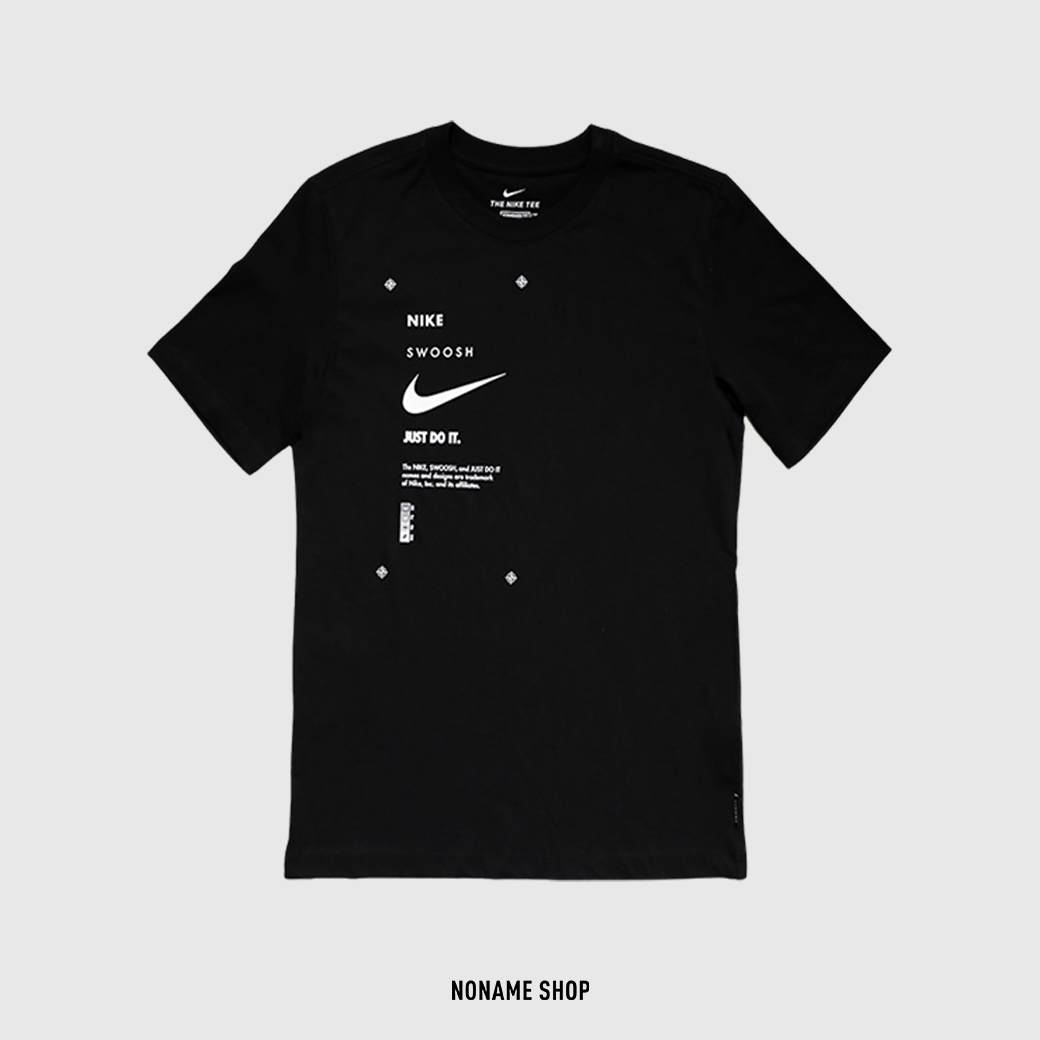 💥出清特價💥 NIKE NSW SPORTSWEAR SWOOSH SACAI 單勾 小勾 解構 設計 標語 LOGO 短袖 短T 黑 (男款)