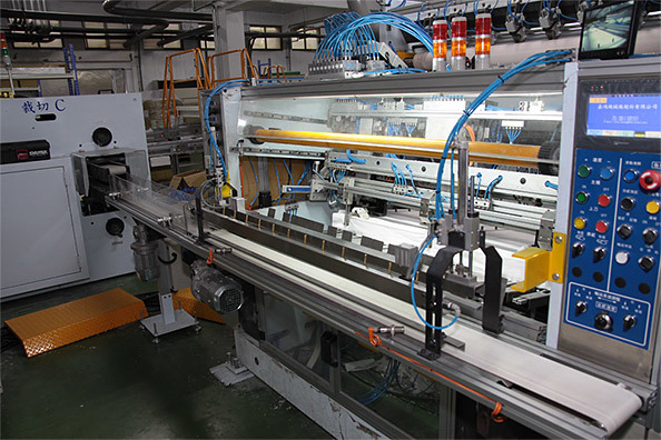 Facial Tissue Interfolder with optional Fully Auto Transfer Unit