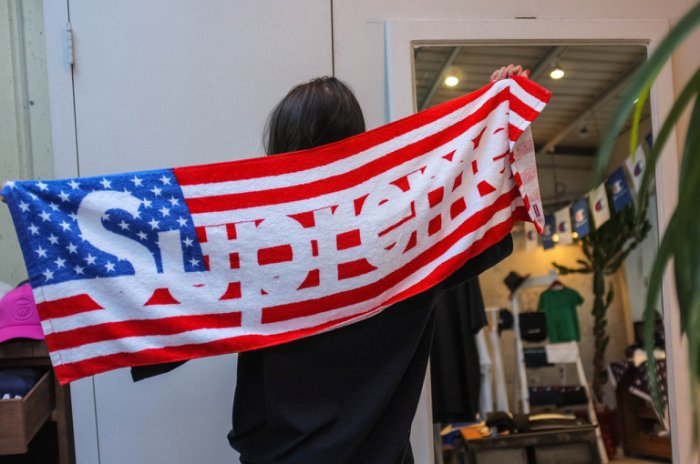車庫服飾 --- 現貨 Supreme USA FLAG TOWEL 美國 國旗 毛巾 120 X 37 CM