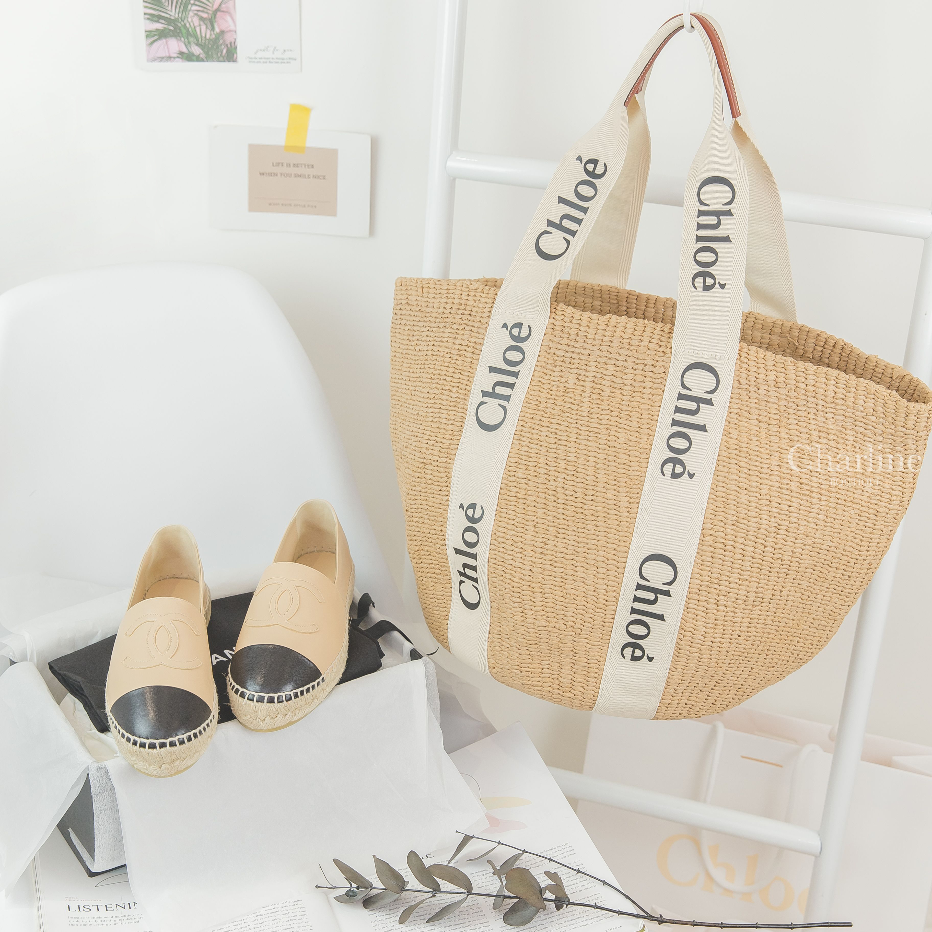Chloe Large Woody Basket 米白色帆布黑Logo提把大型手提草編肩背包,Chanel Espadrilles in Lambskin 駝/黑CC小羊皮鉛筆鞋-Charline Boutique 精品代購
