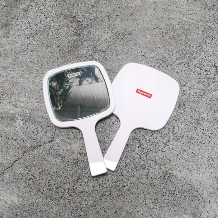 車庫服飾 - - 現貨 Supreme FW18 Hand Mirror 手拿鏡 鏡子