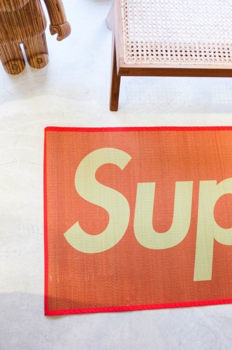 Supreme Woven Straw Mat Red