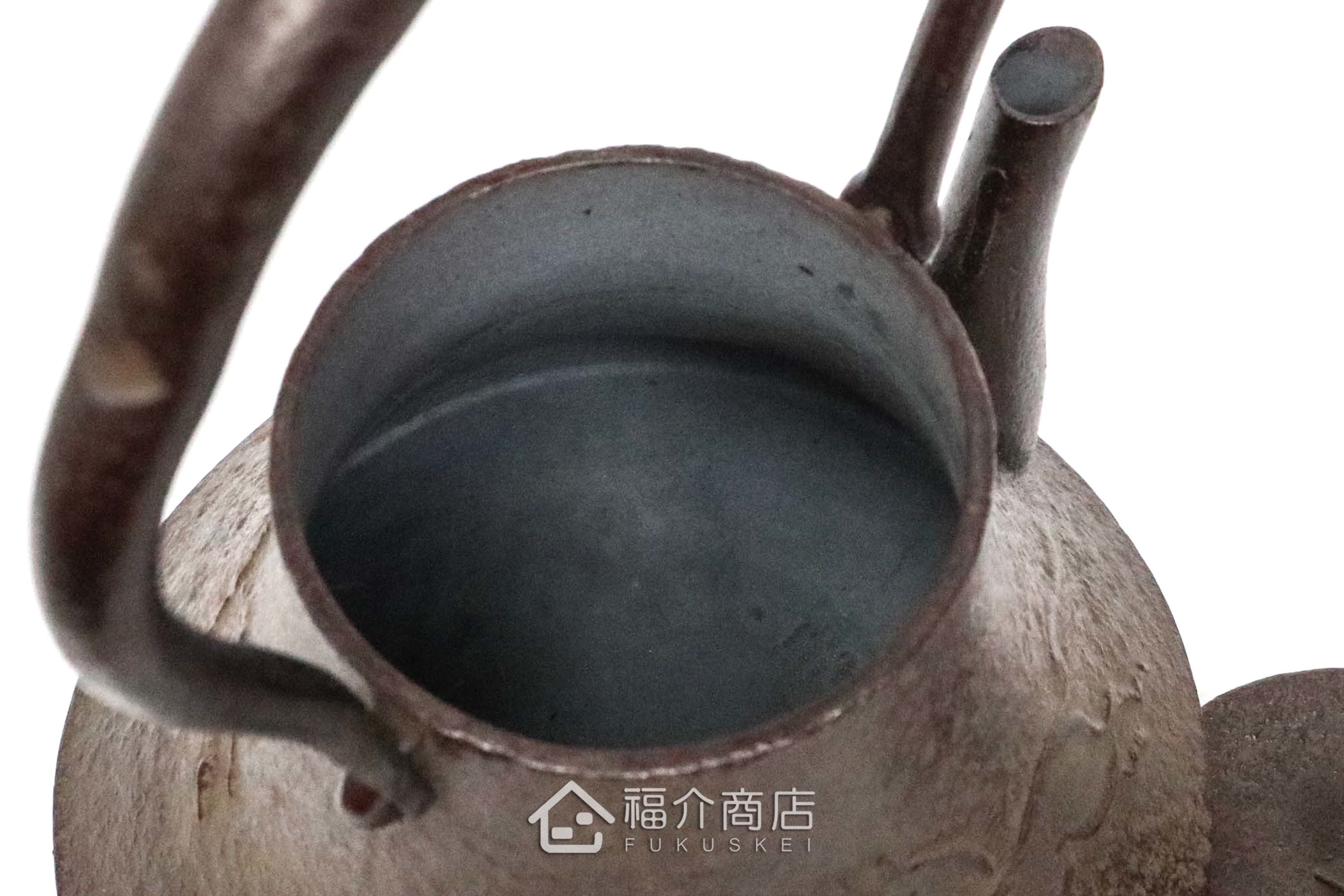 煮水泡茶用富士型的馬與山稜紋樣造型日本製鐵壺