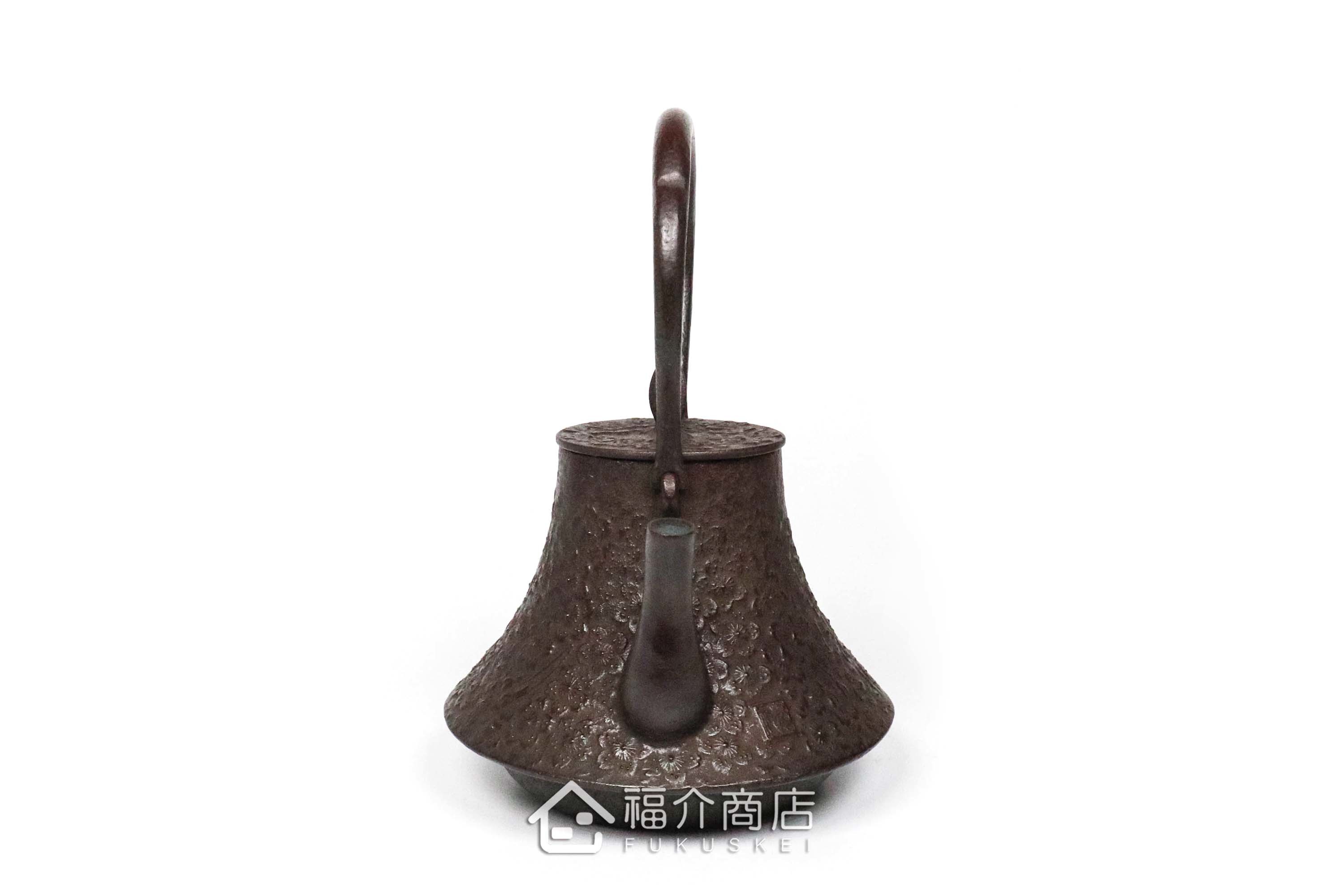 煮水泡茶用的日本製南部鐵器櫻花紋樣鑄鐵壺
