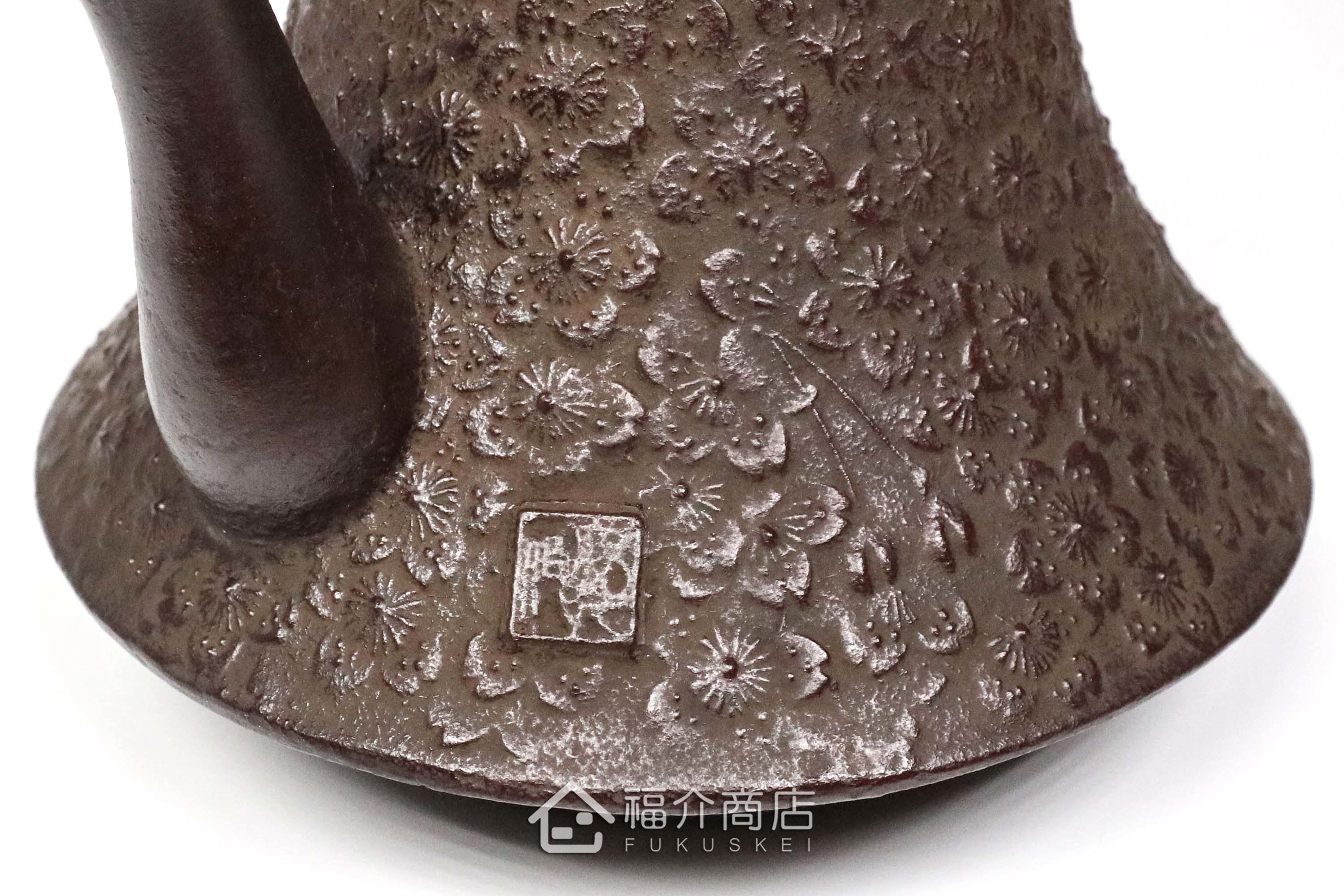煮水泡茶用的日本製南部鐵器櫻花紋樣鑄鐵壺