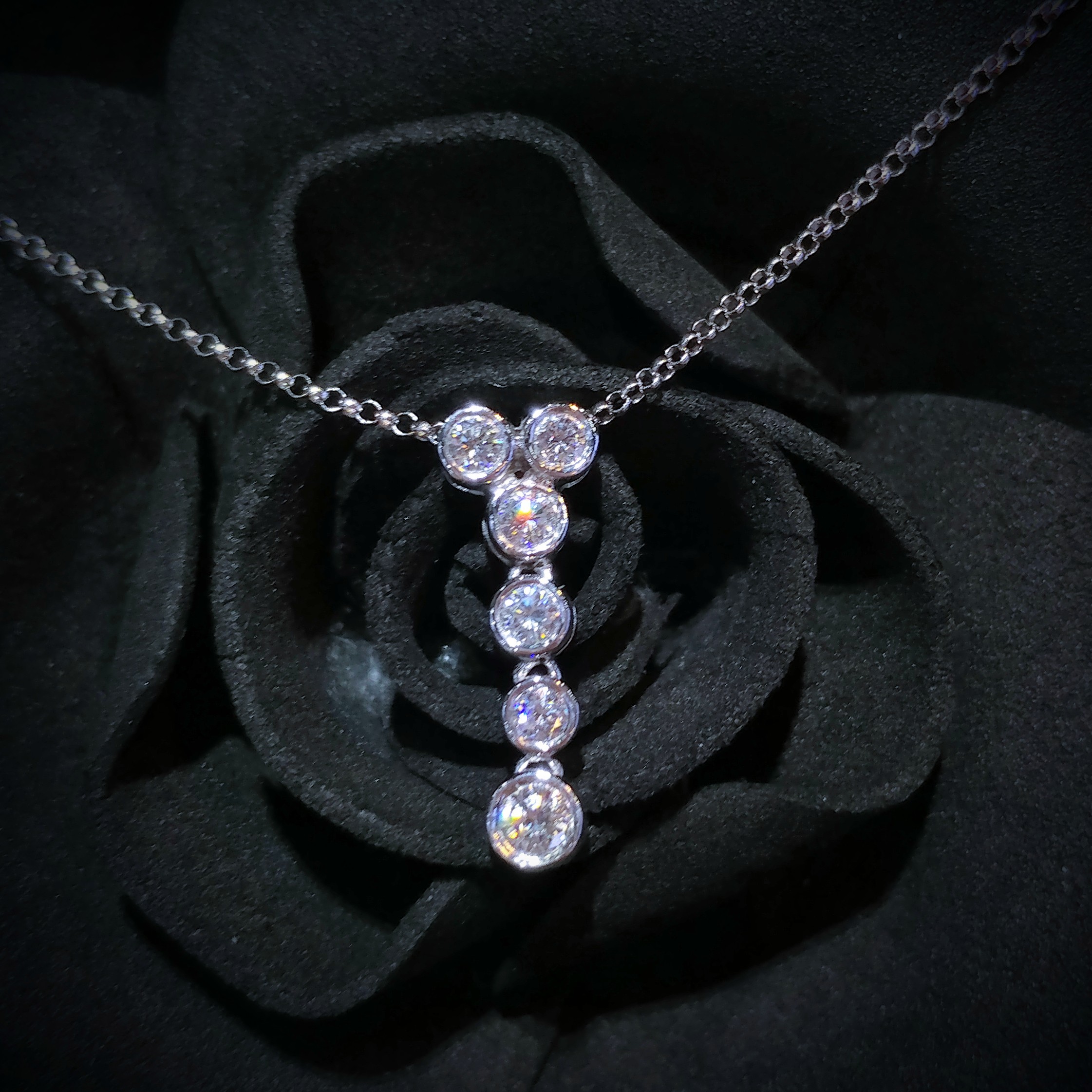 全新18K白金32份鑽石吊墜