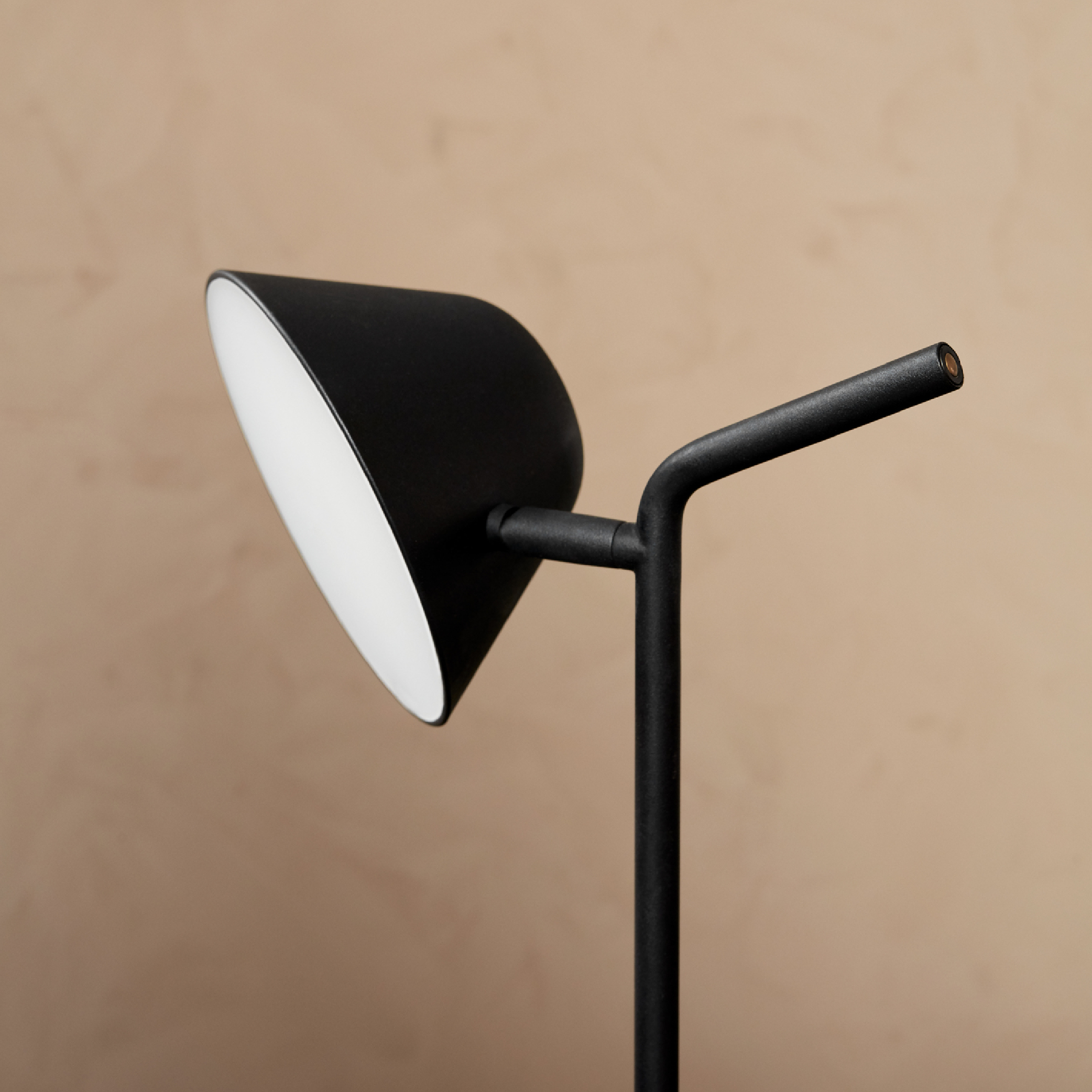 佇立 / 桌燈 by Audo