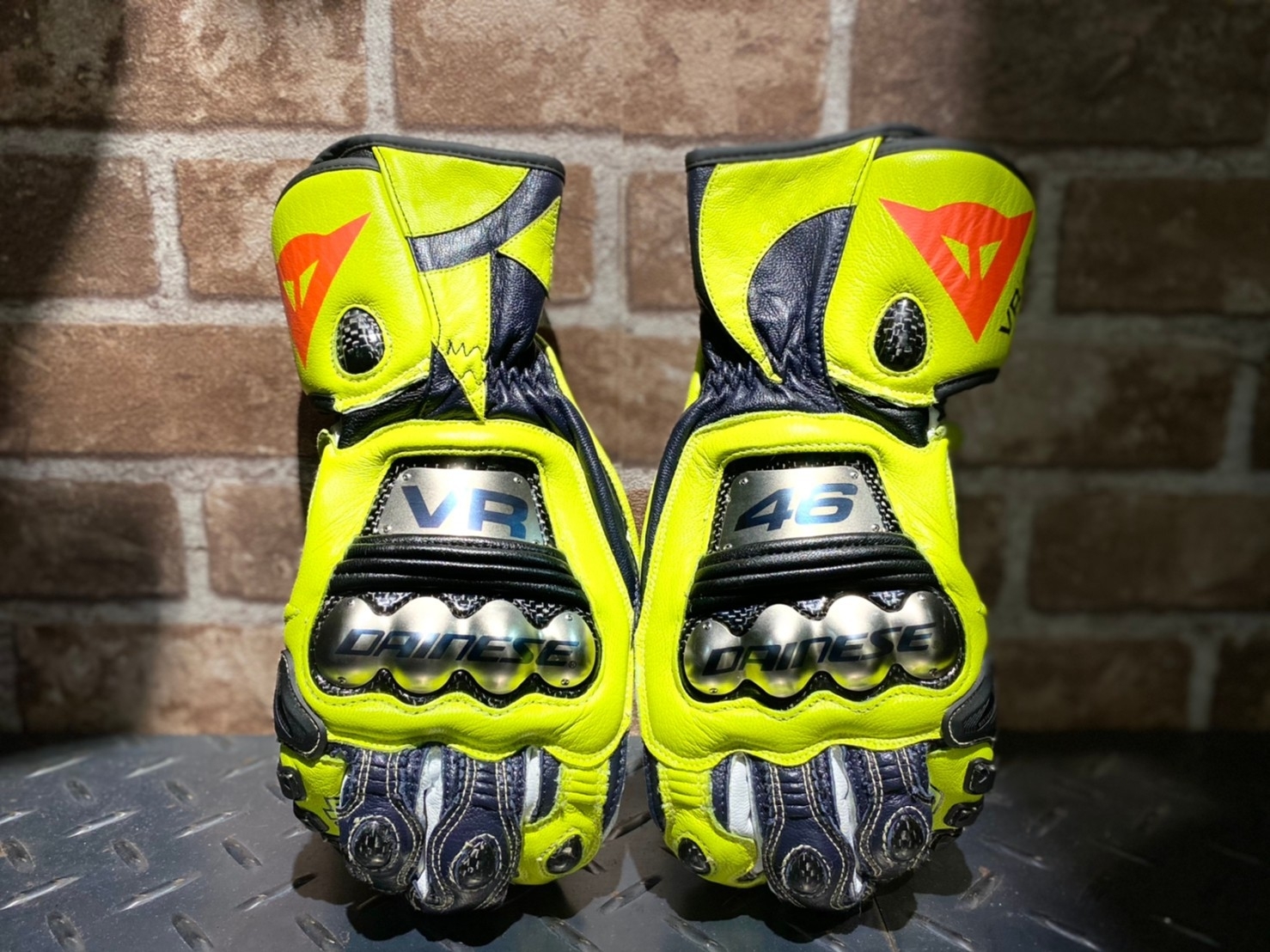 DAINESE FULL METAL 6 REPLICA VALENTINO GLOVES 限量 皮手套 VR46