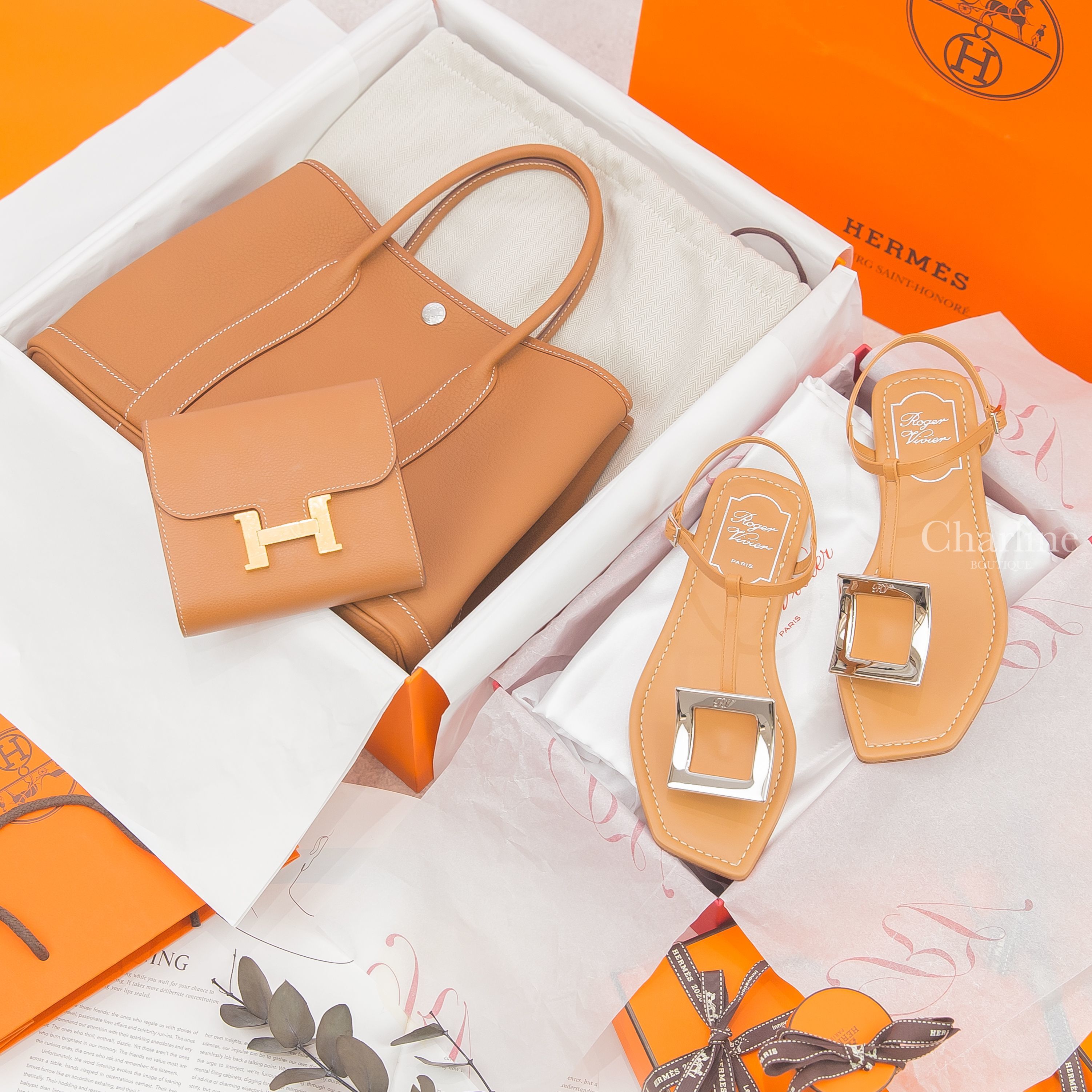 Hermes Garden Party 30cm 37 Gold 焦糖色肩背包,Hermes Compact 焦糖色金釦短夾,Roger Vivier Sandals 焦糖色皮革銀色方釦平底涼鞋-Charline Boutique 精品代購